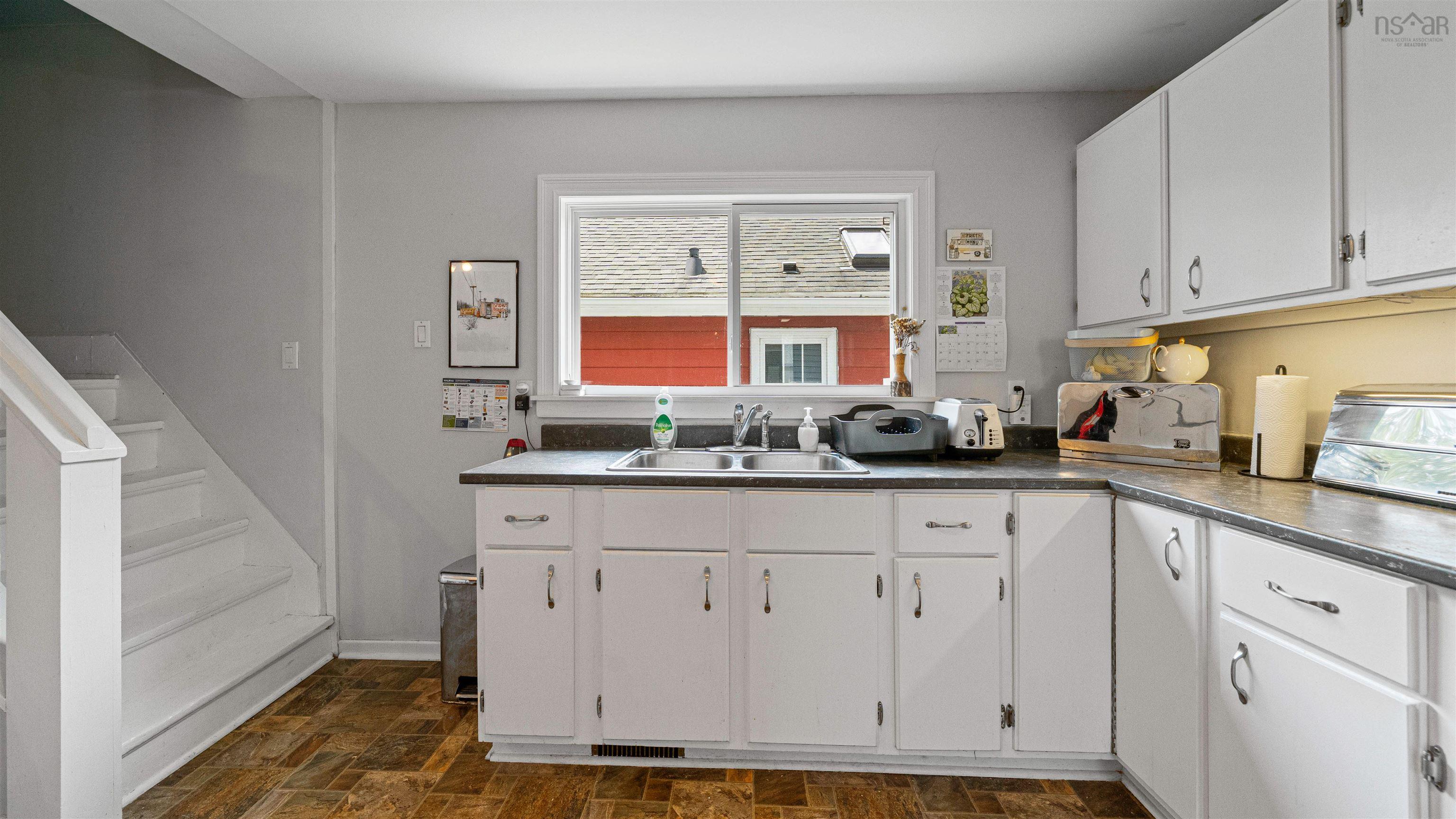 $399,900.00: 27 Brookside Avenue, Dartmouth