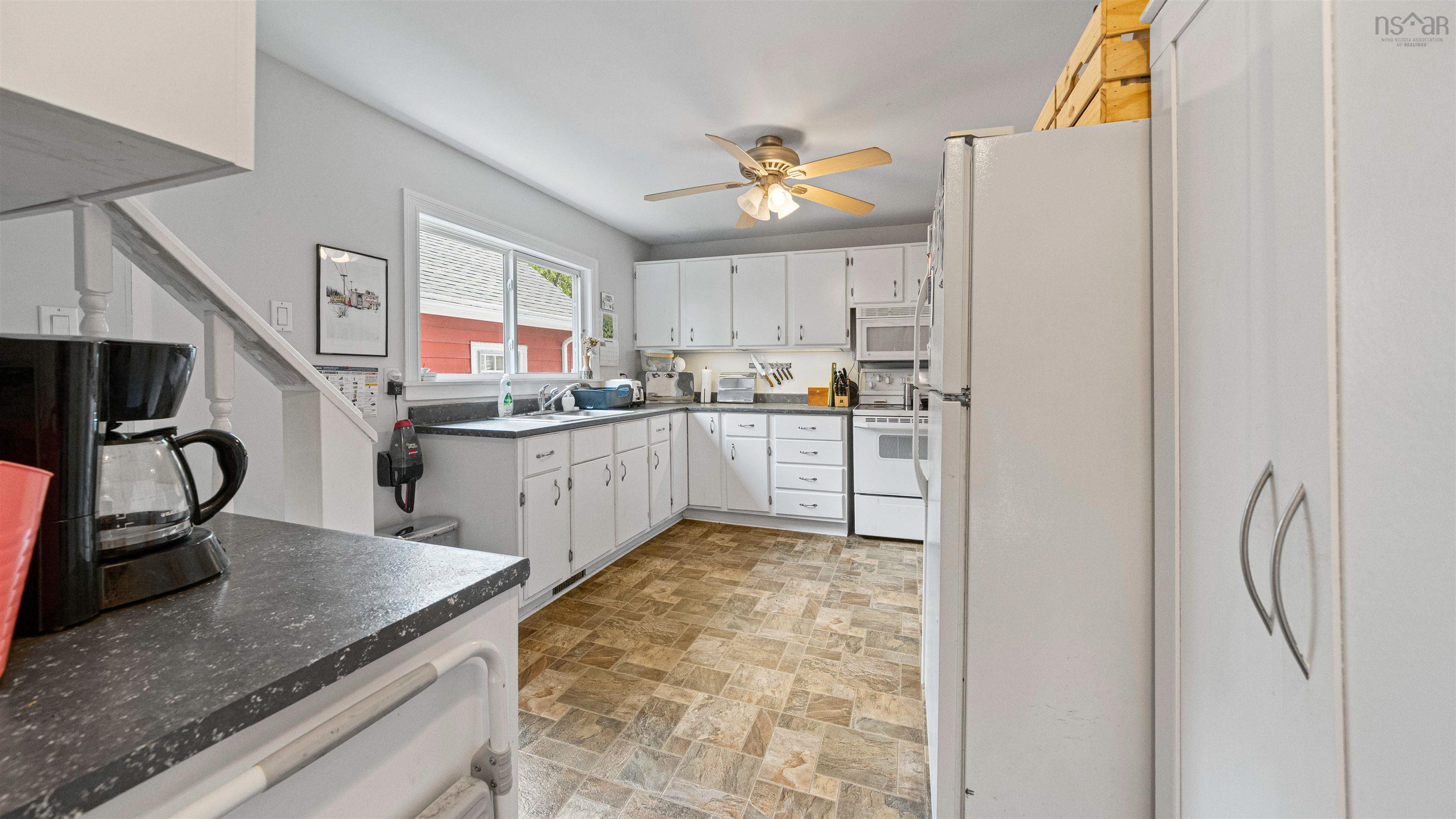 $399,900.00: 27 Brookside Avenue, Dartmouth