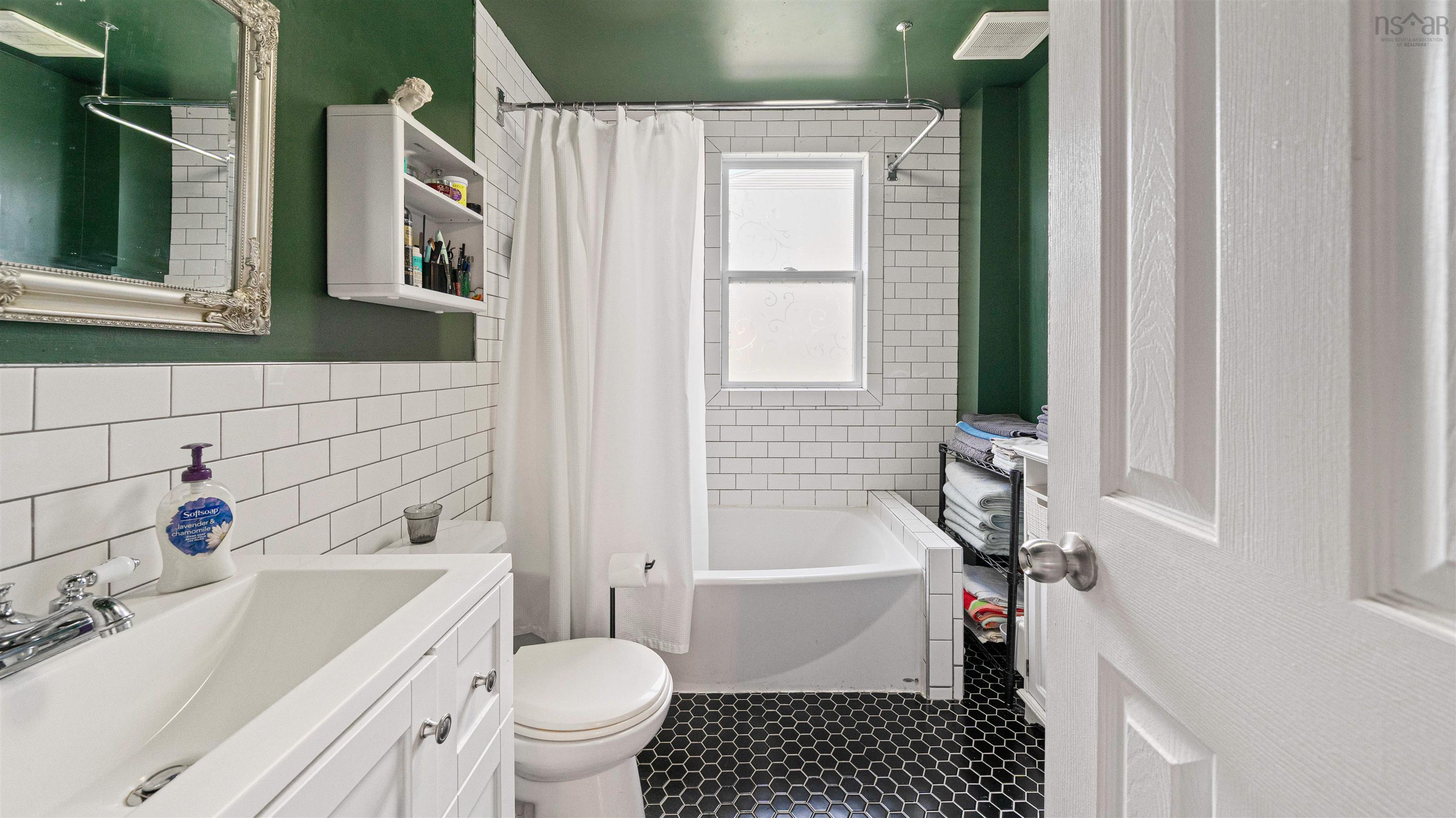 $399,900.00: 27 Brookside Avenue, Dartmouth