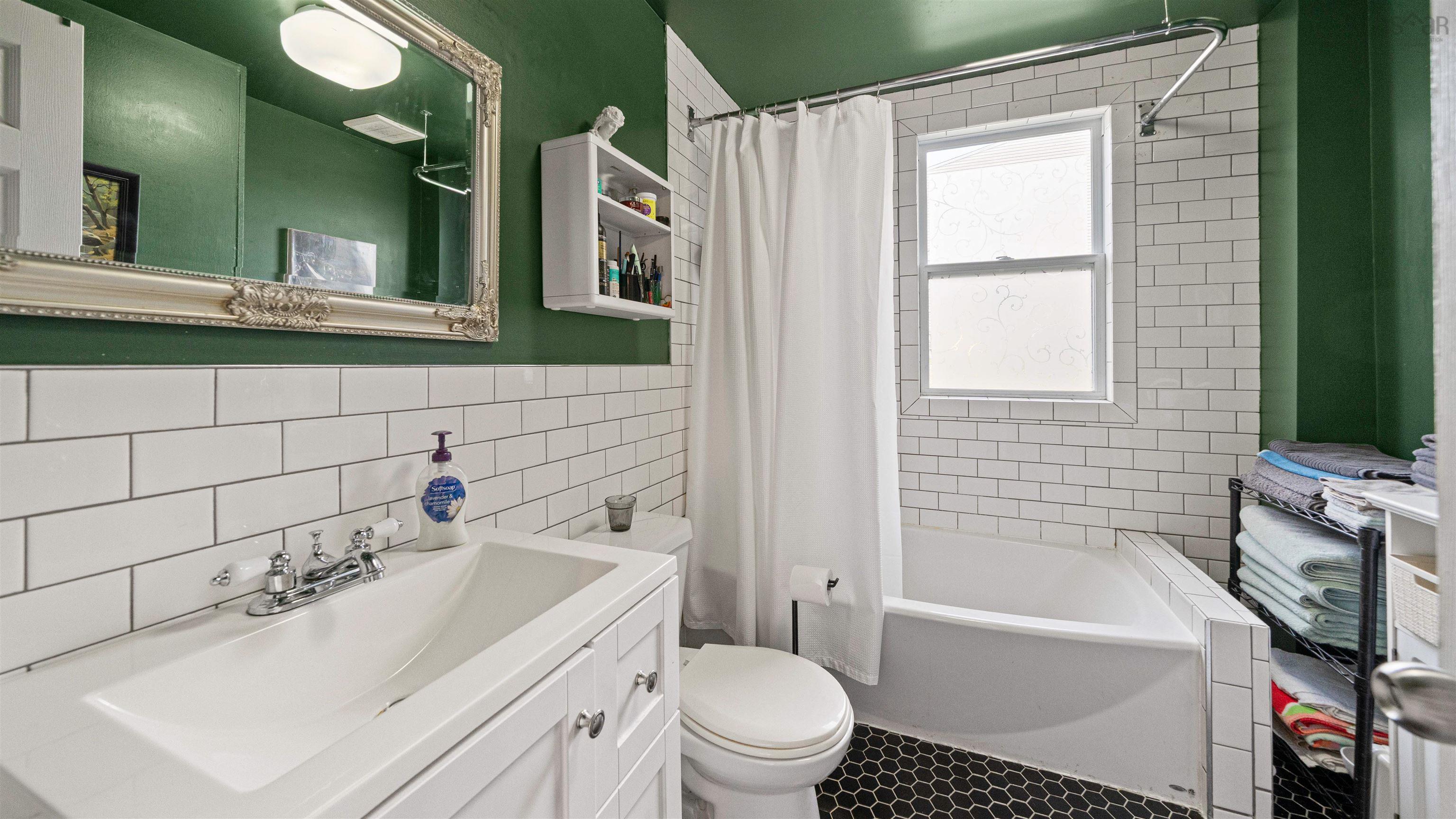 $399,900.00: 27 Brookside Avenue, Dartmouth