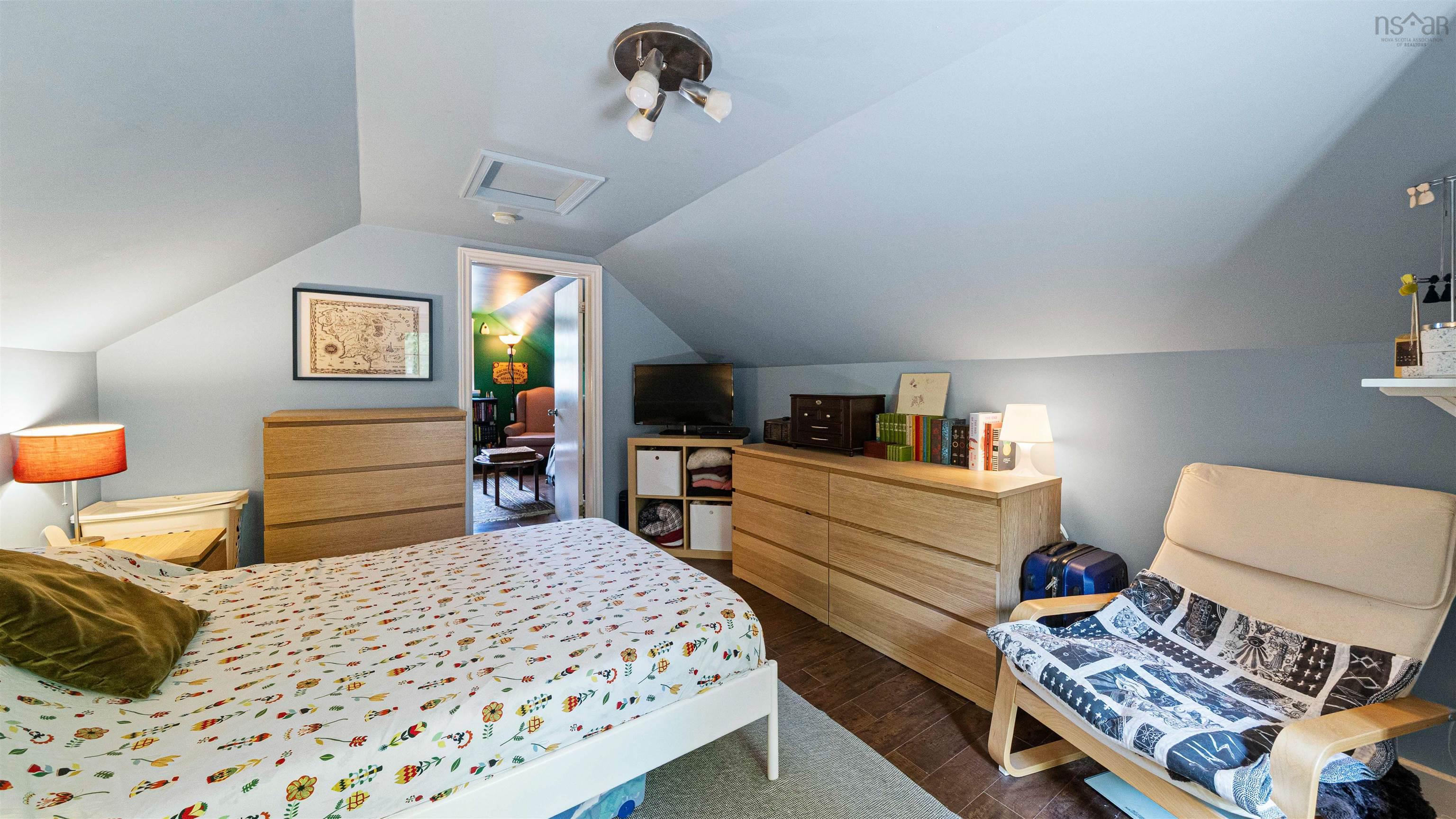 $399,900.00: 27 Brookside Avenue, Dartmouth