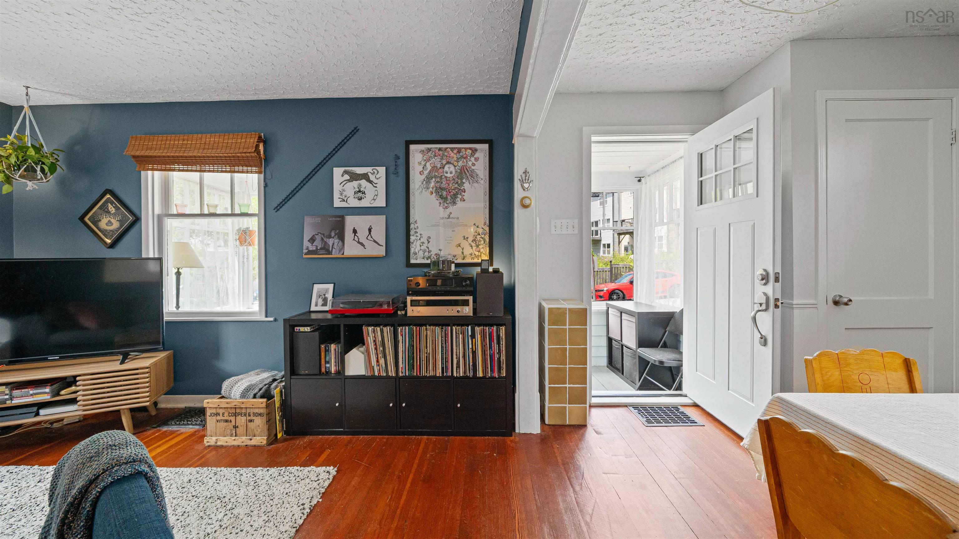 $399,900.00: 27 Brookside Avenue, Dartmouth