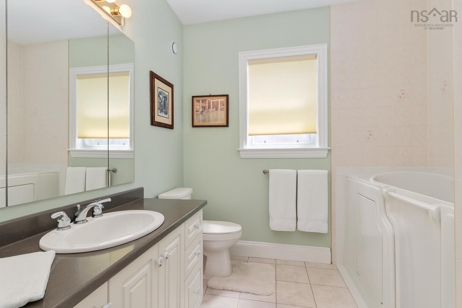 $989,900.00: 12 Kingsley Close, Halifax