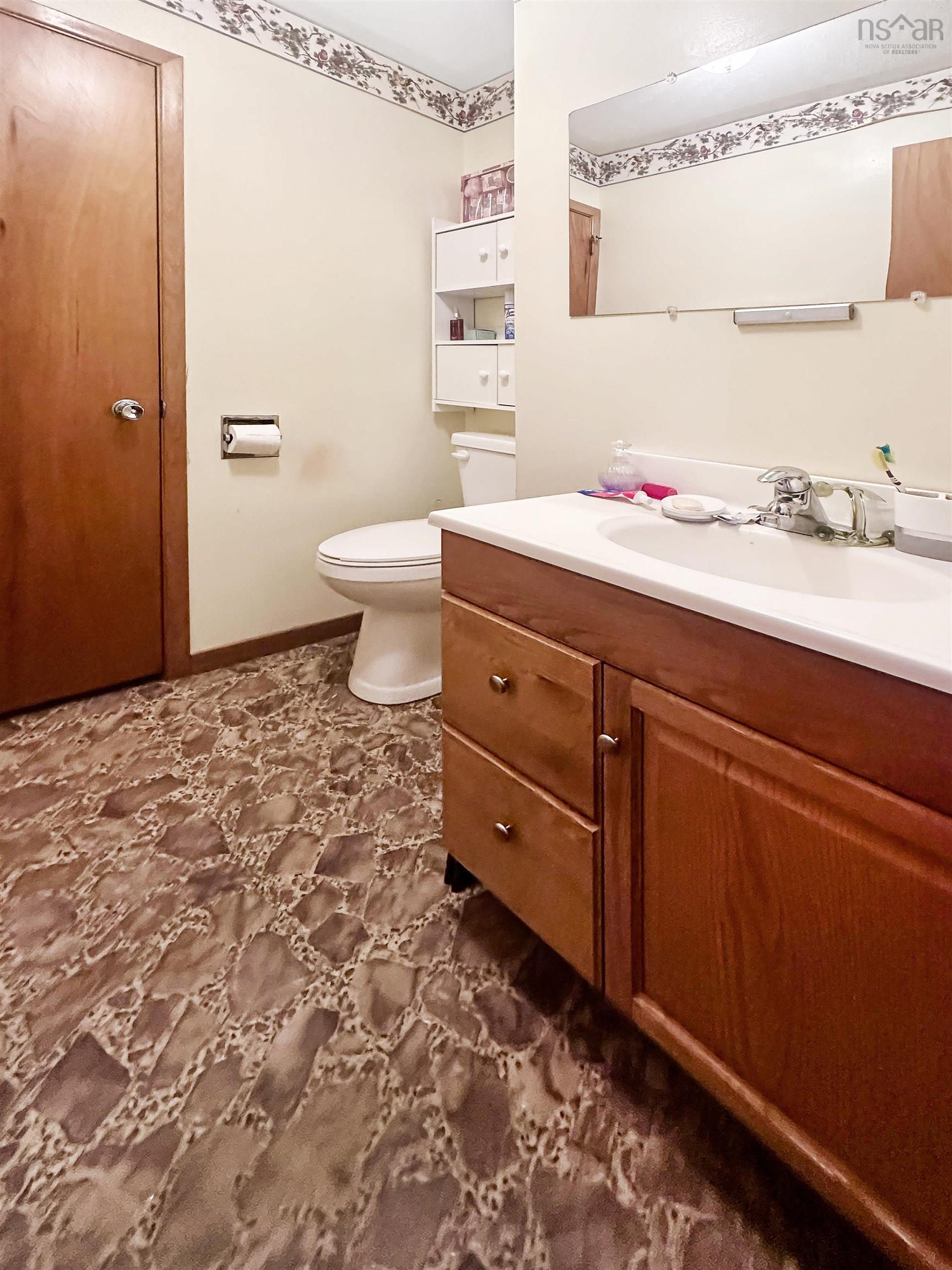 $495,000.00: 352 Lawrence Road, Rockland