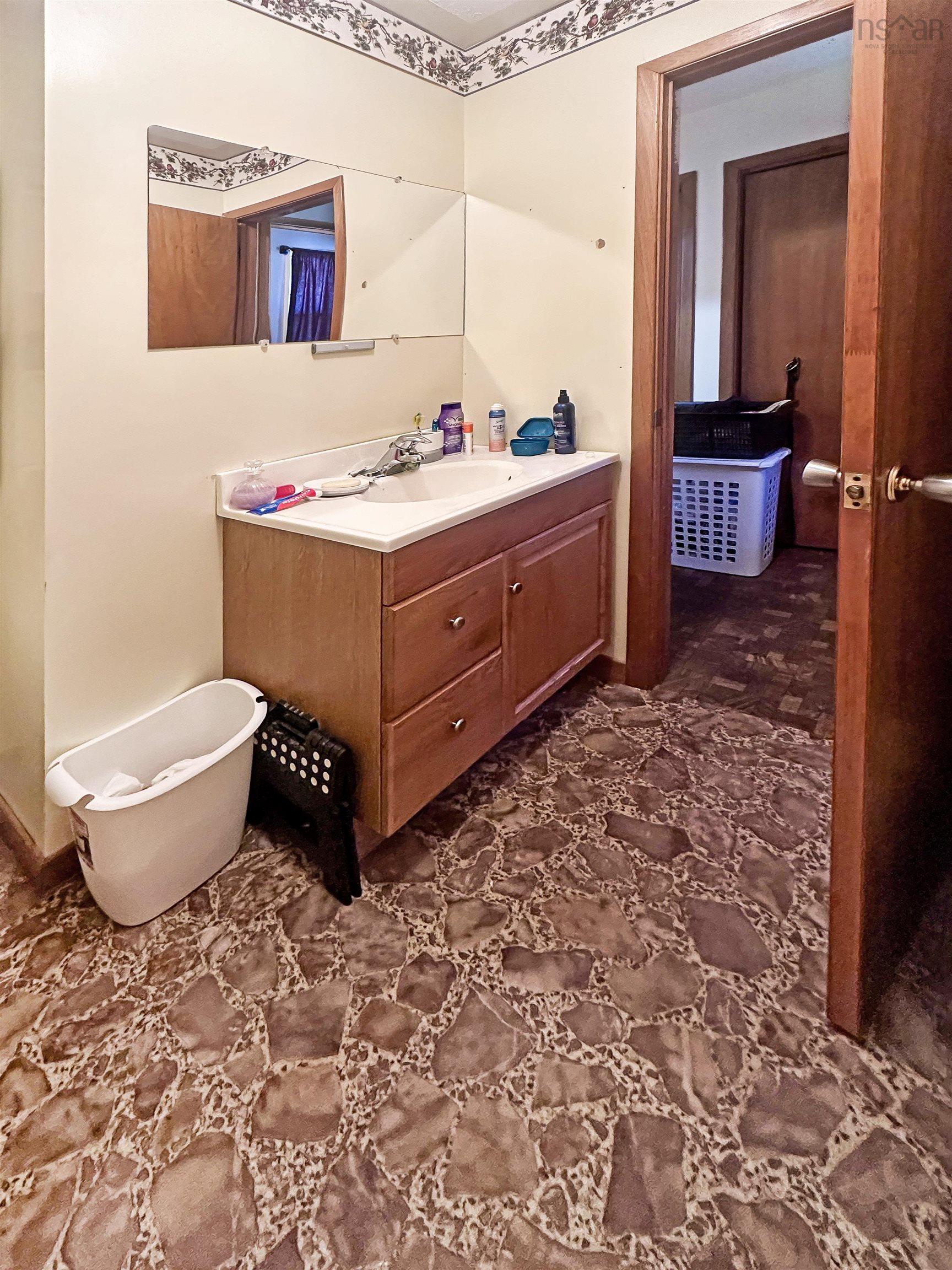 $495,000.00: 352 Lawrence Road, Rockland