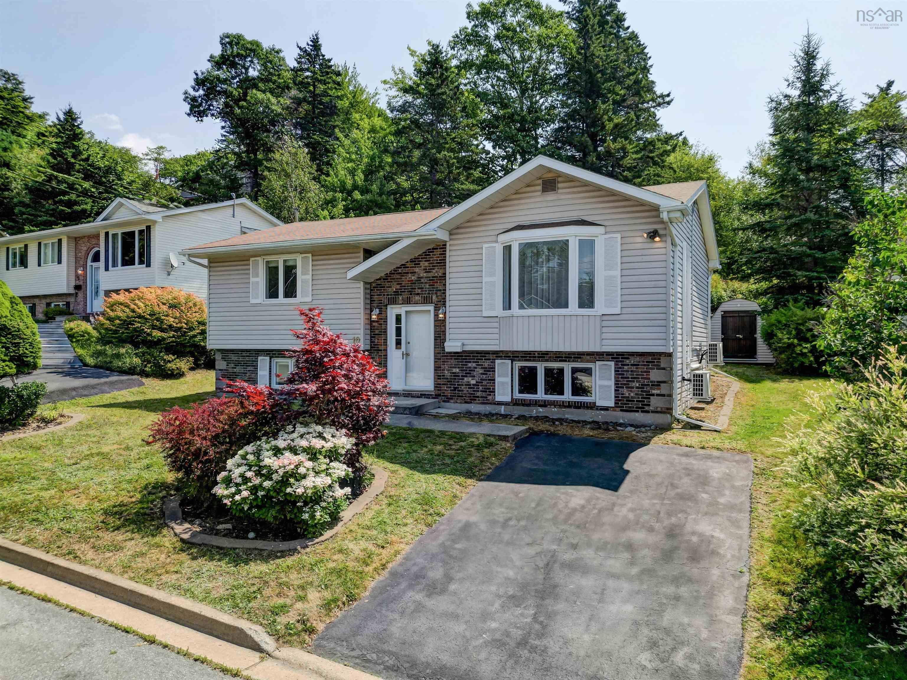 $549,900.00: 10 Joaquina Crt, Dartmouth