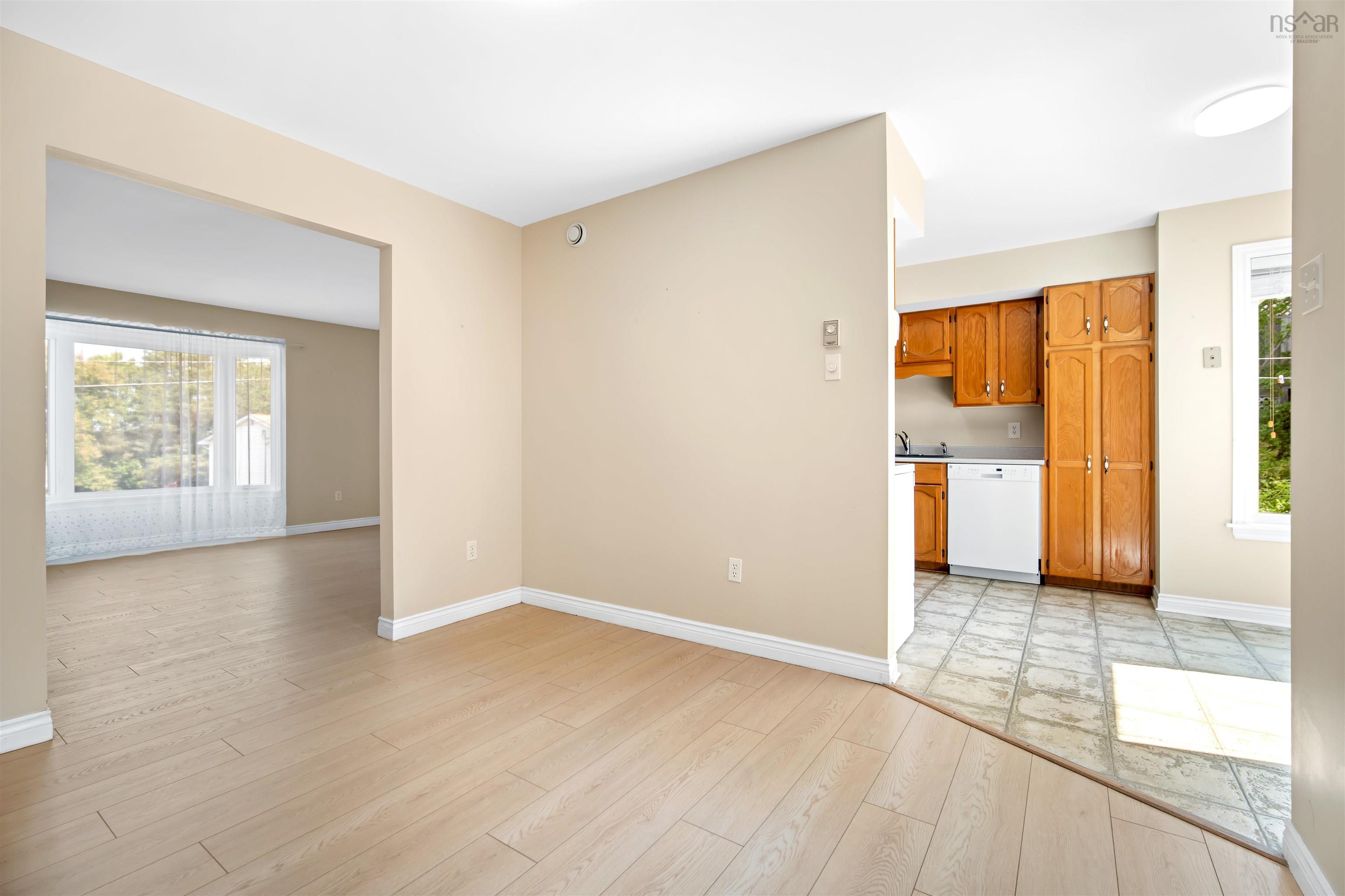 $549,900.00: 10 Joaquina Crt, Dartmouth