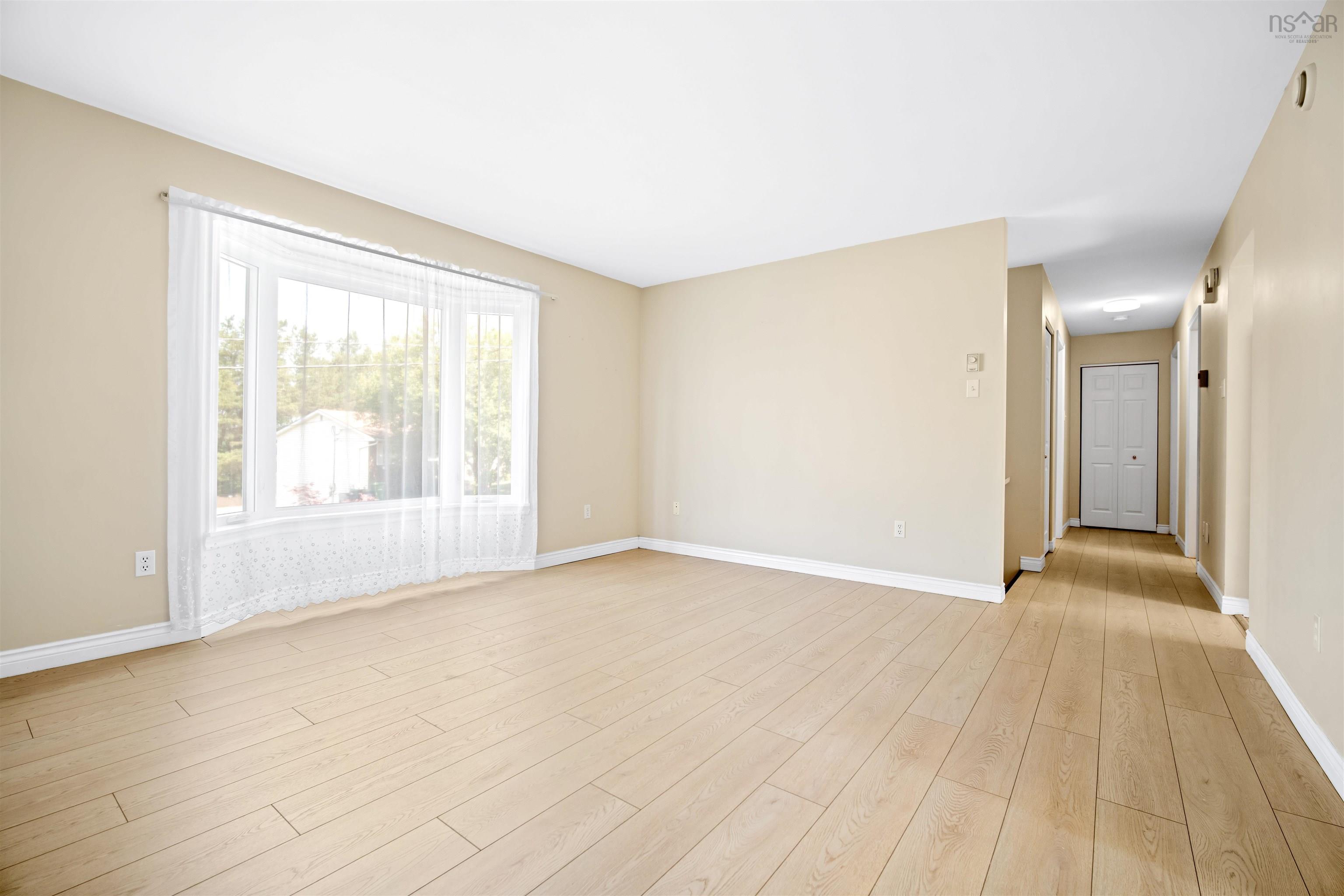 $549,900.00: 10 Joaquina Crt, Dartmouth