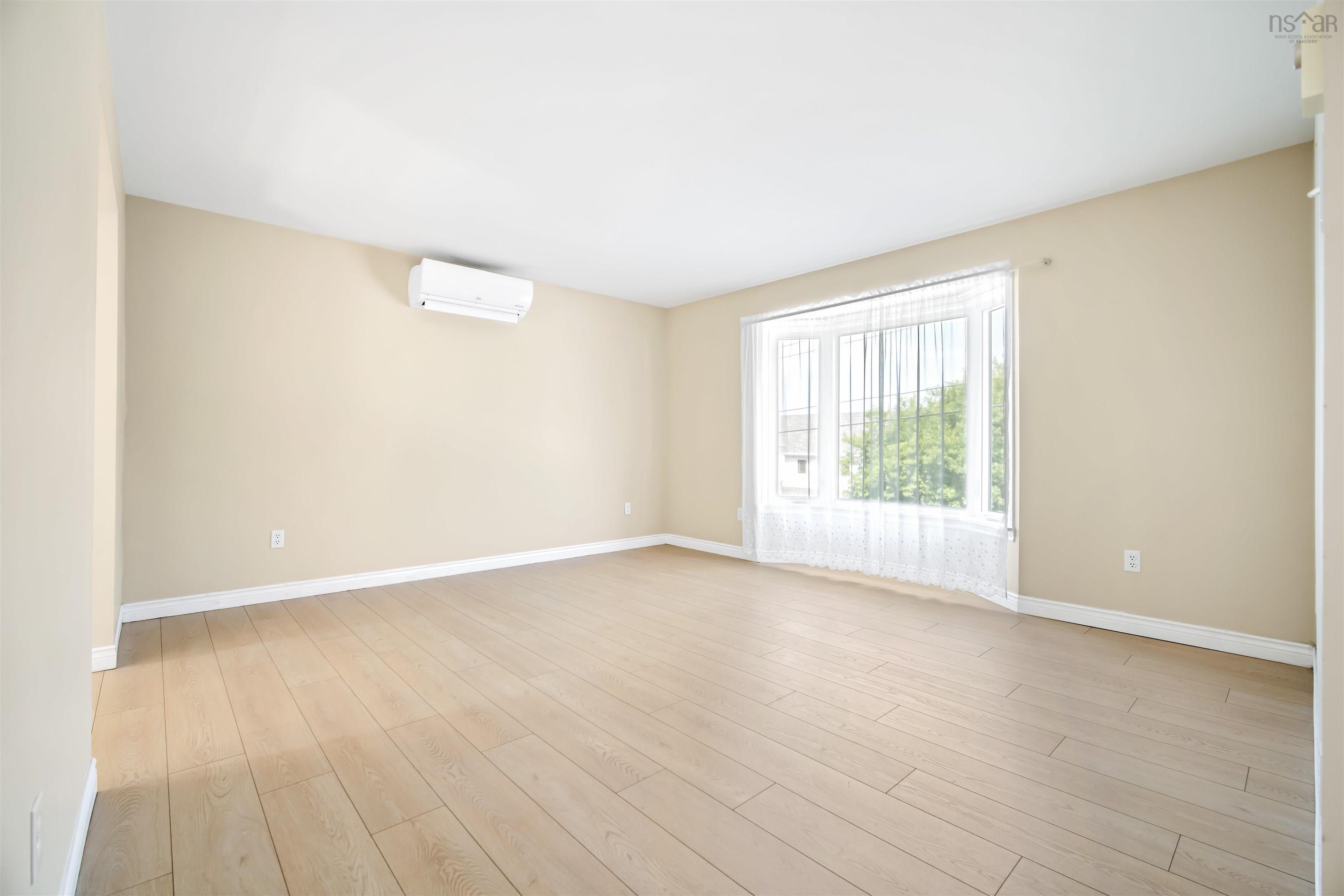 $549,900.00: 10 Joaquina Crt, Dartmouth