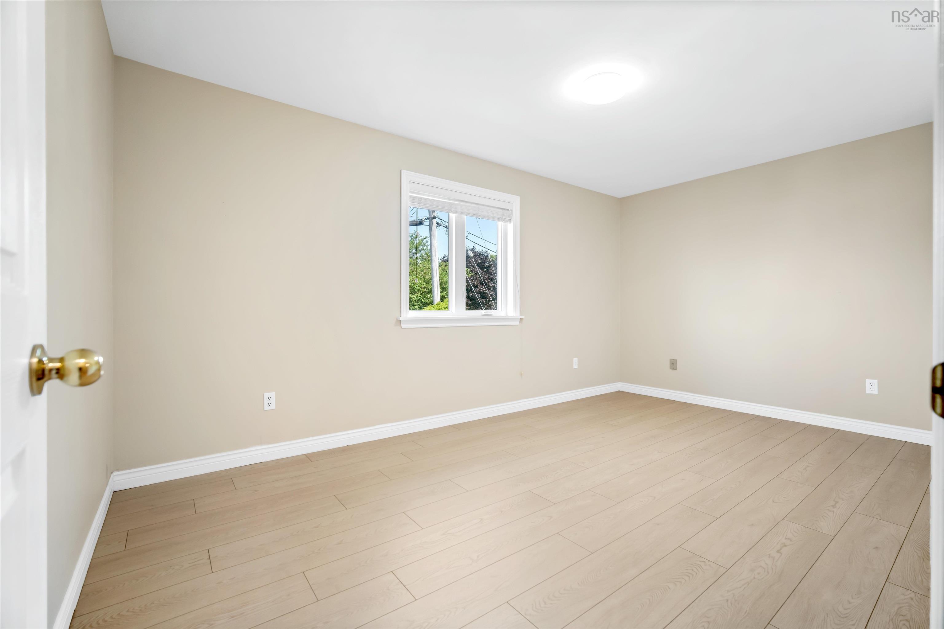 $549,900.00: 10 Joaquina Crt, Dartmouth