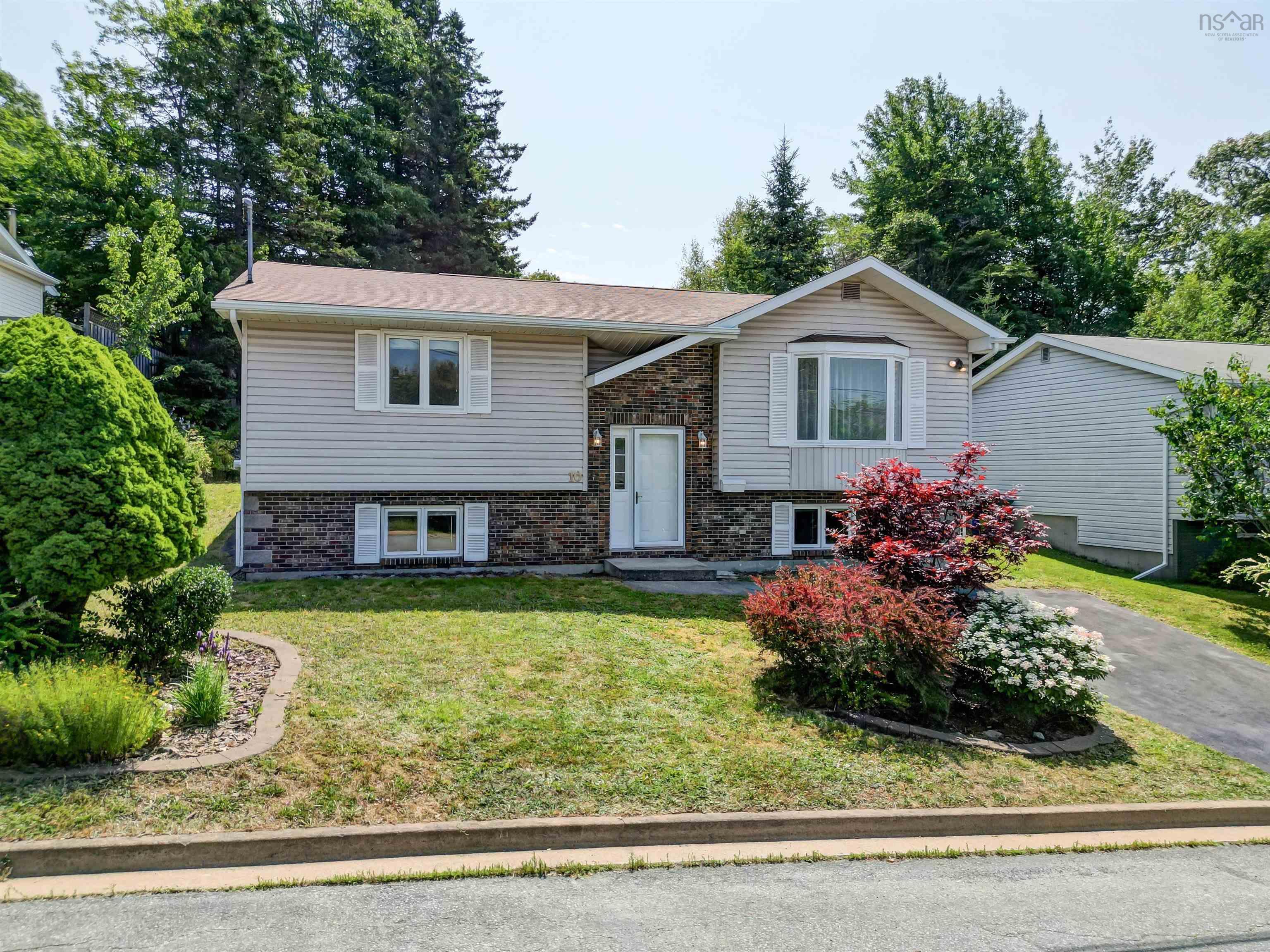 $549,900.00: 10 Joaquina Crt, Dartmouth