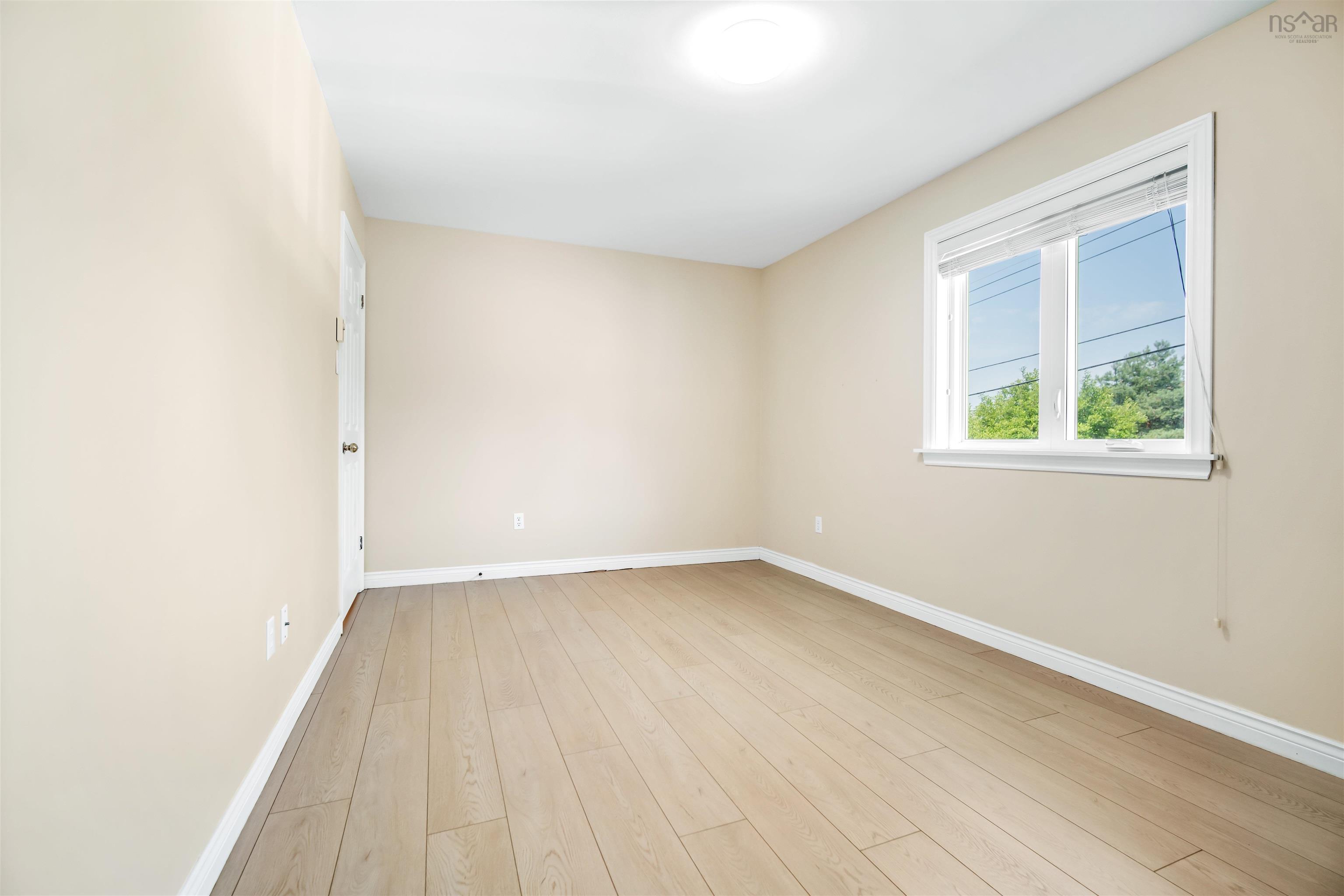 $549,900.00: 10 Joaquina Crt, Dartmouth