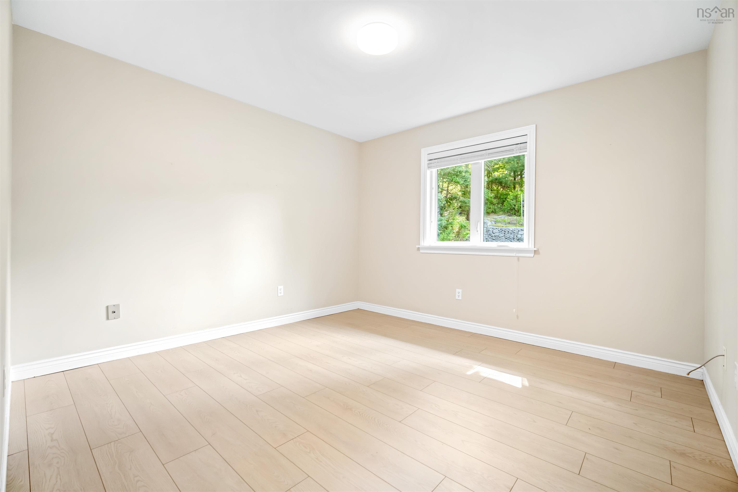 $549,900.00: 10 Joaquina Crt, Dartmouth