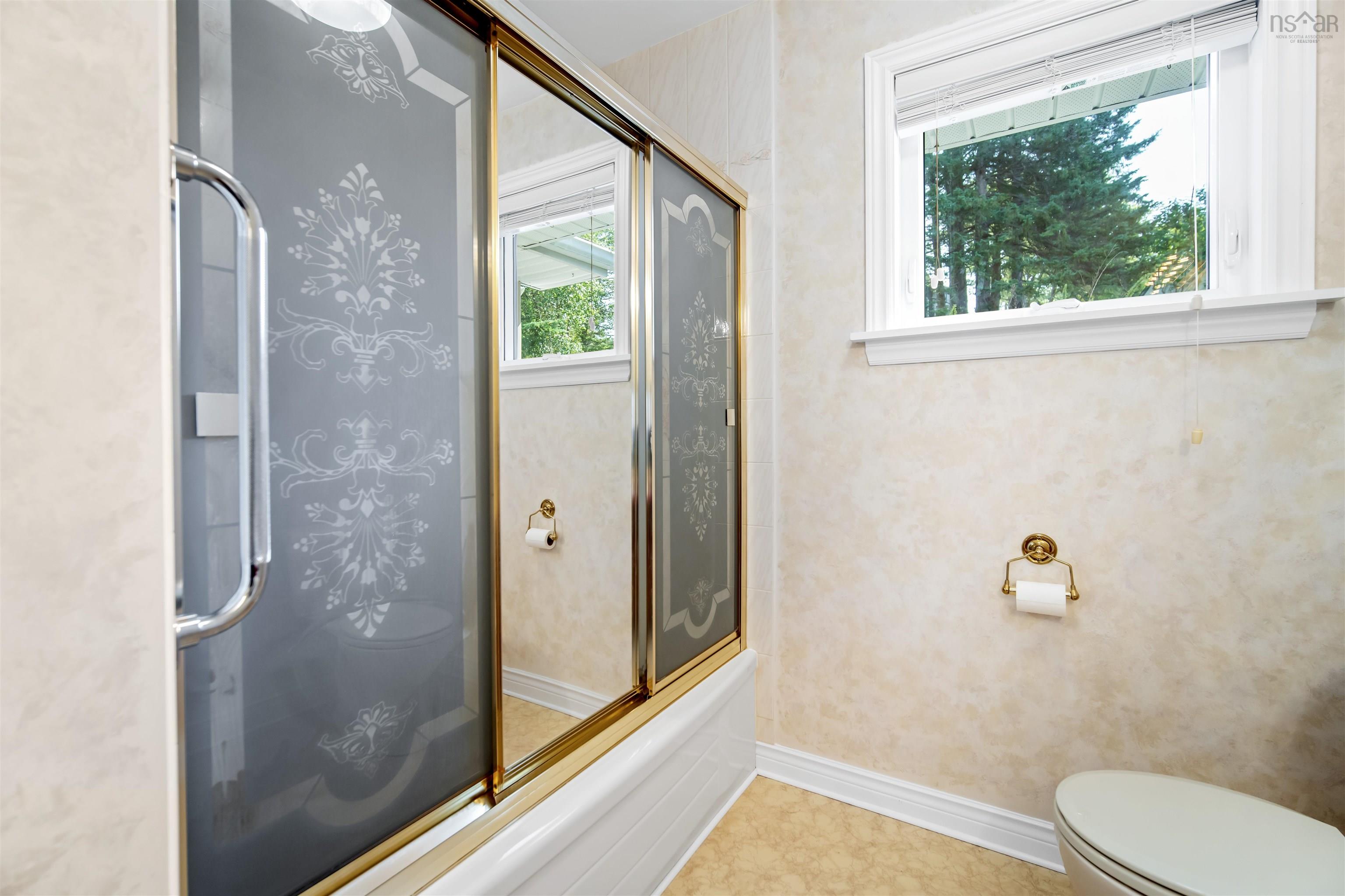 $549,900.00: 10 Joaquina Crt, Dartmouth