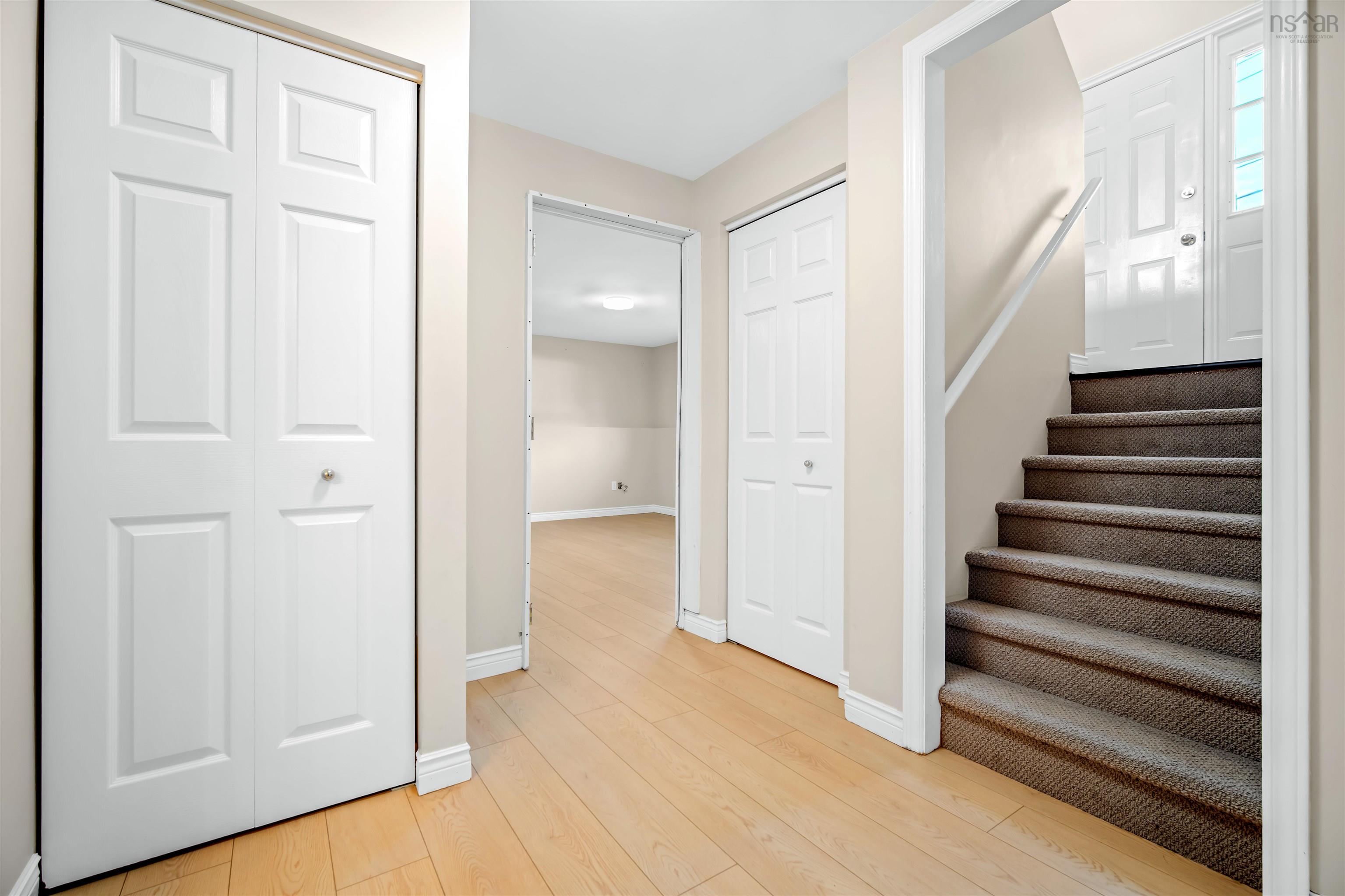 $549,900.00: 10 Joaquina Crt, Dartmouth