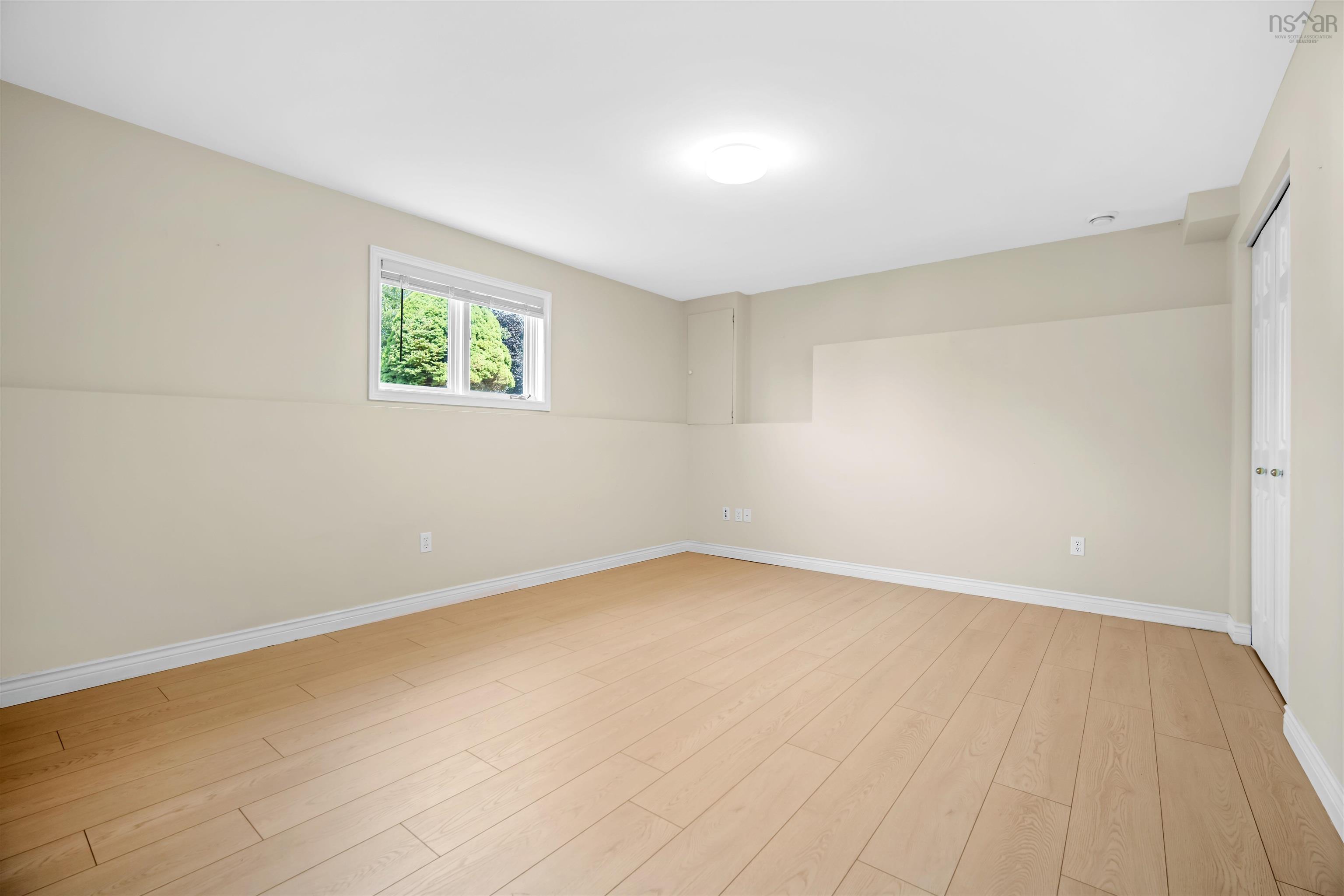 $549,900.00: 10 Joaquina Crt, Dartmouth