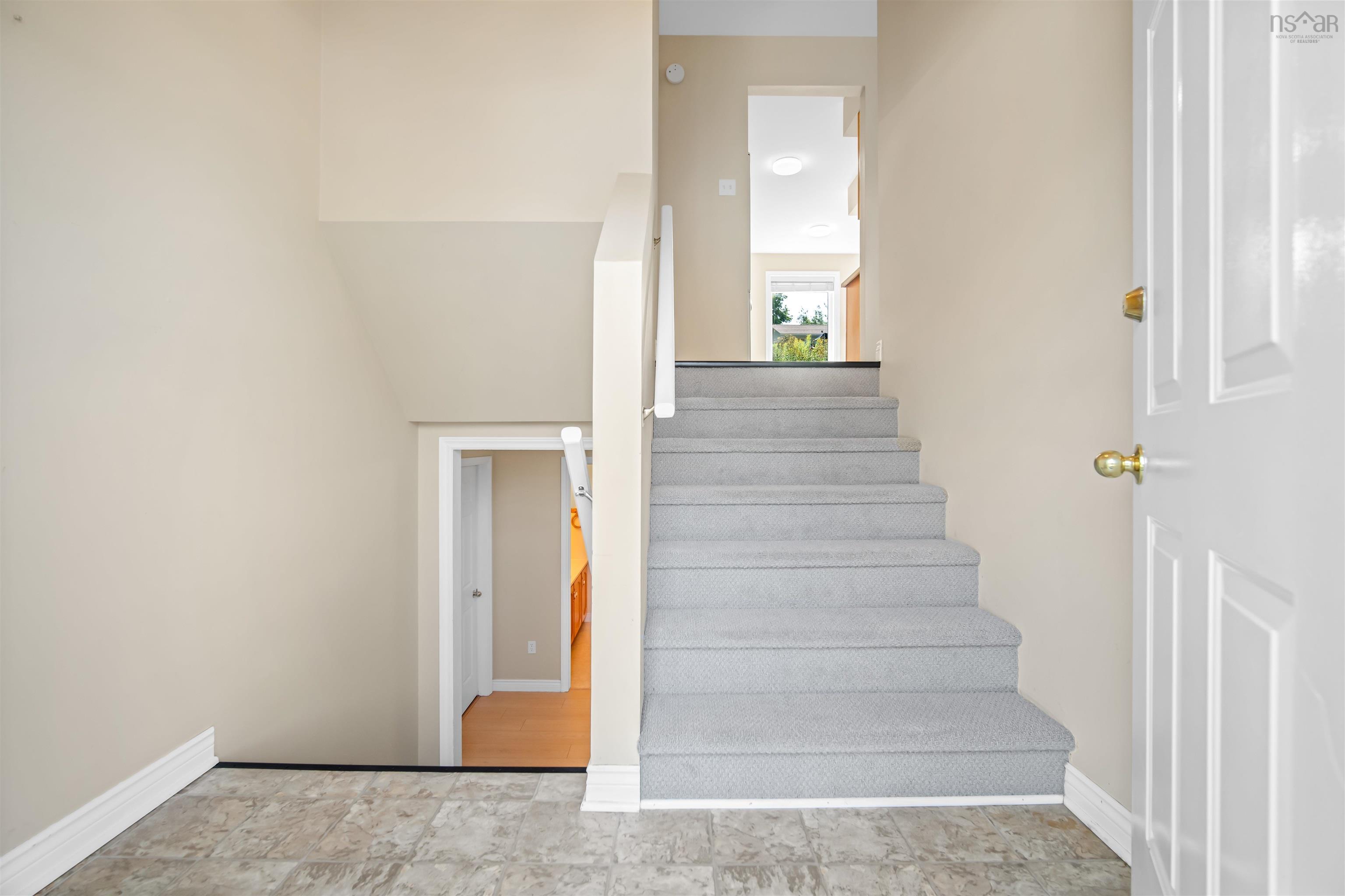 $549,900.00: 10 Joaquina Crt, Dartmouth