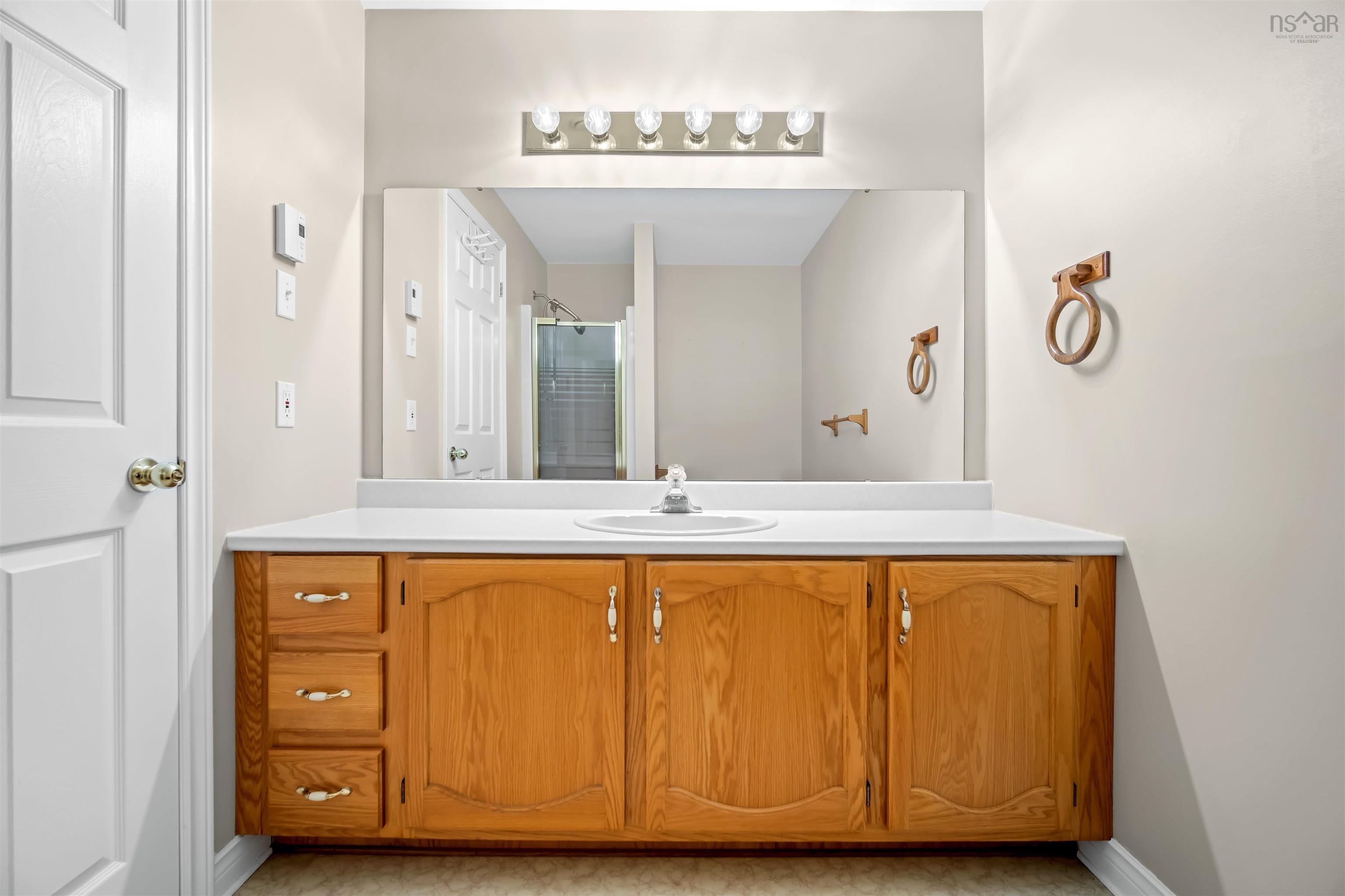 $549,900.00: 10 Joaquina Crt, Dartmouth