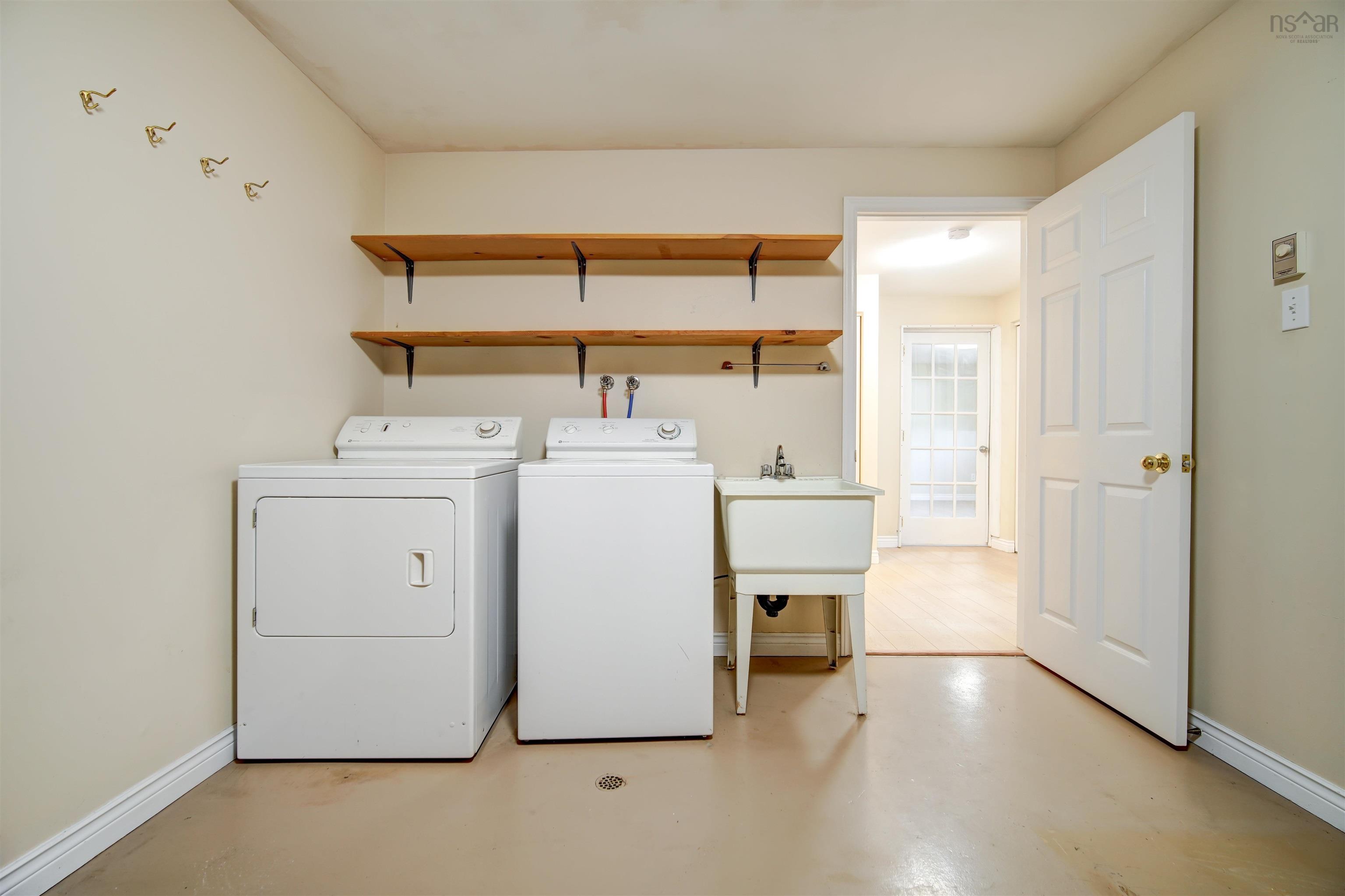 $549,900.00: 10 Joaquina Crt, Dartmouth