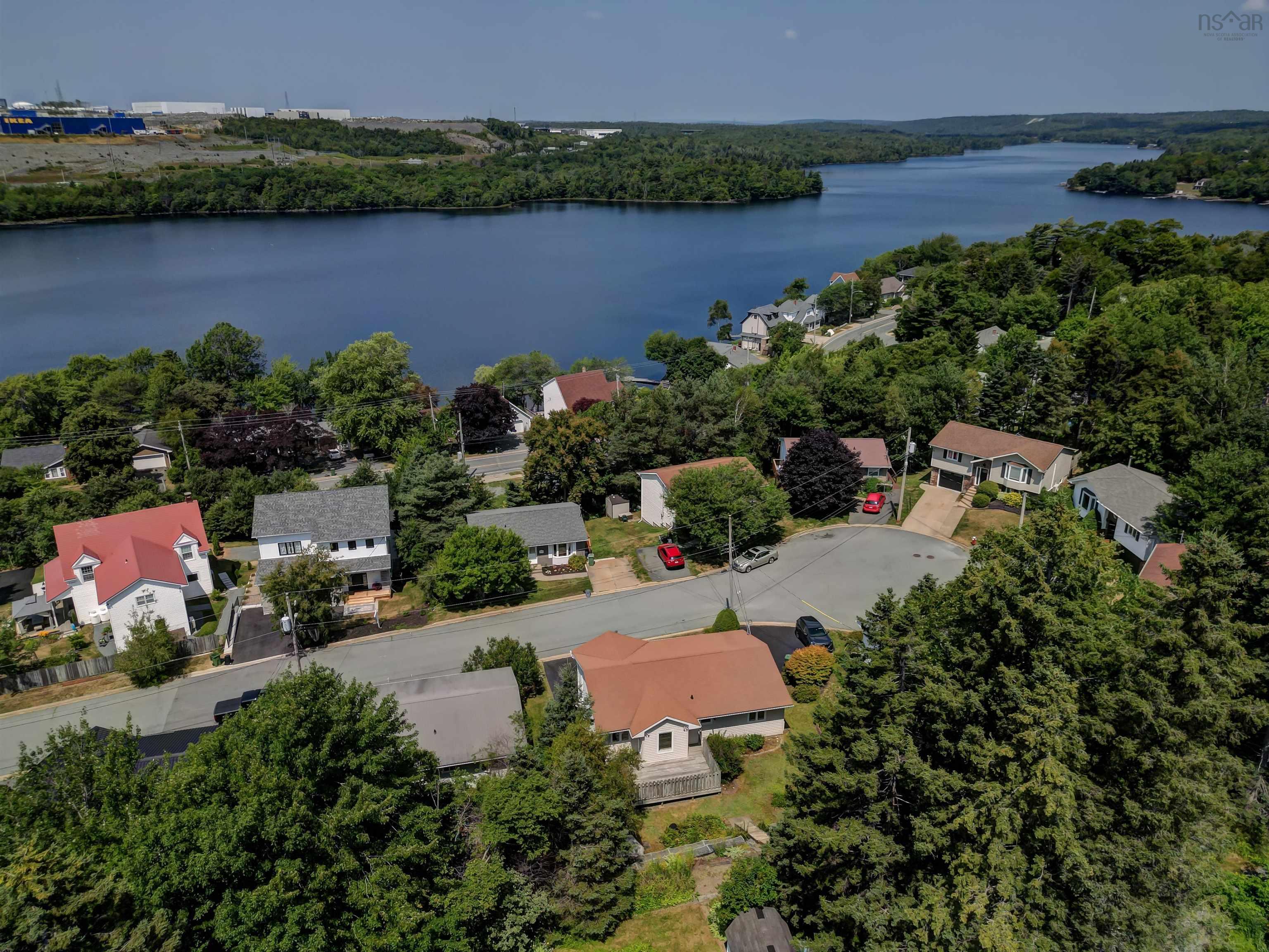 $549,900.00: 10 Joaquina Crt, Dartmouth