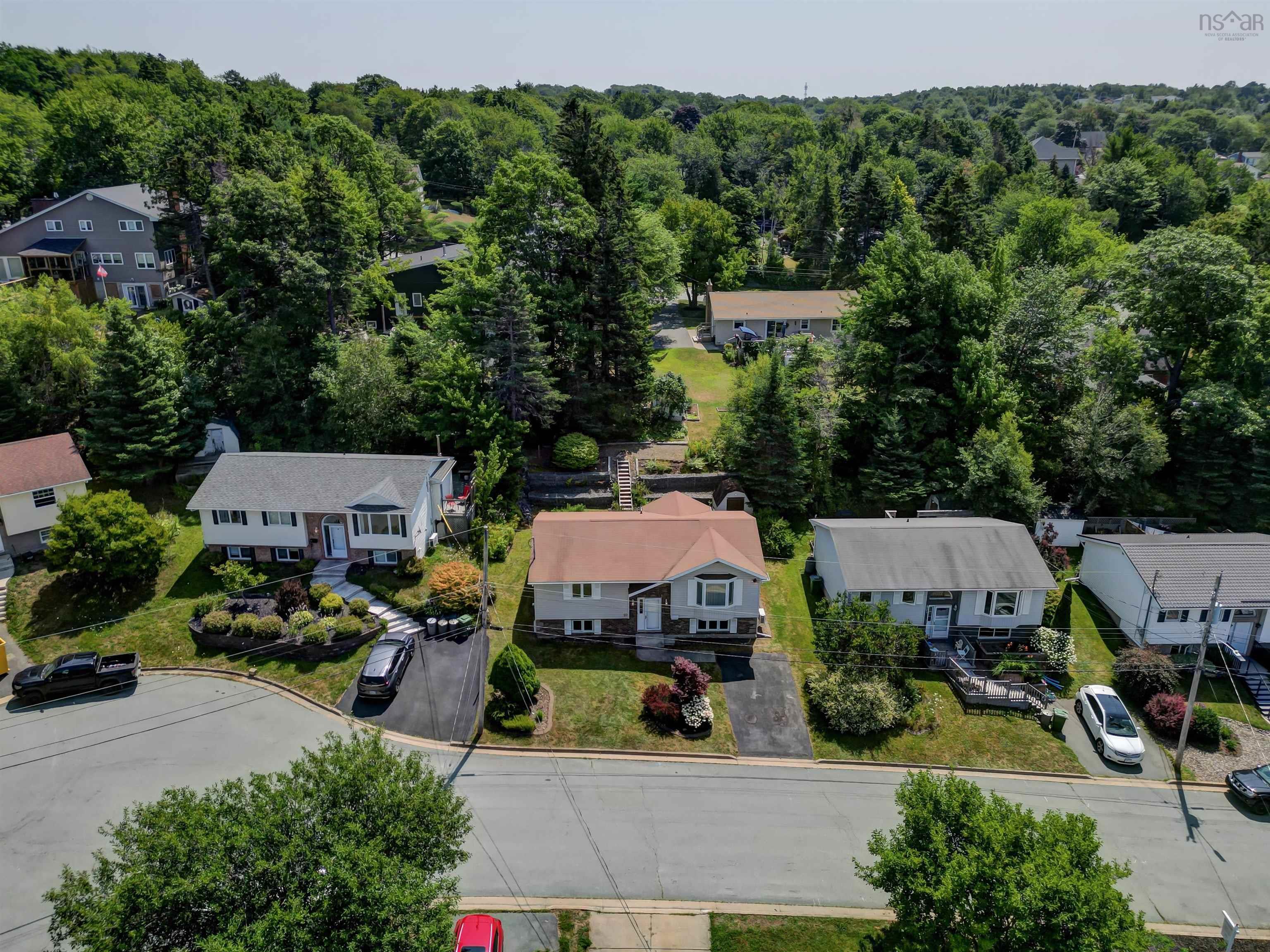 $549,900.00: 10 Joaquina Crt, Dartmouth