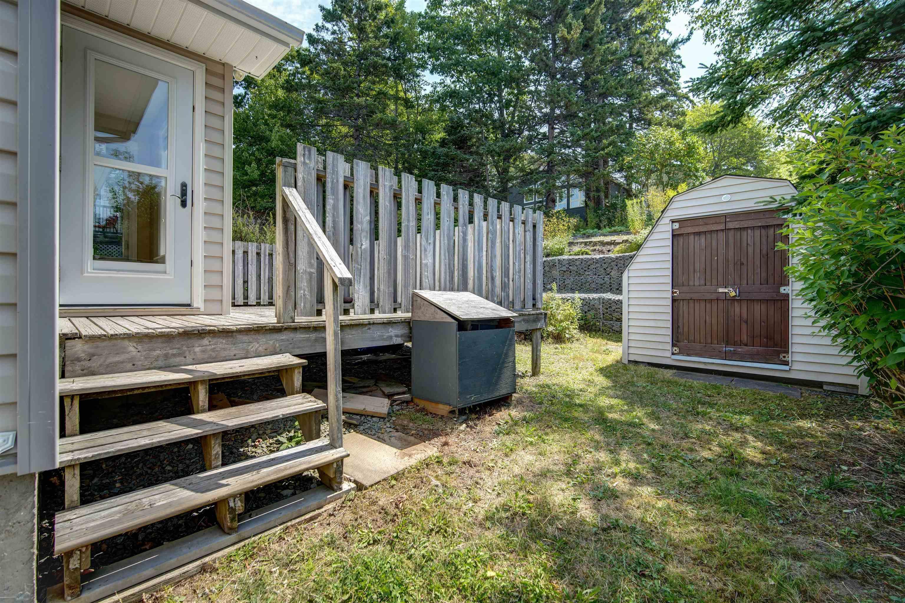 $549,900.00: 10 Joaquina Crt, Dartmouth