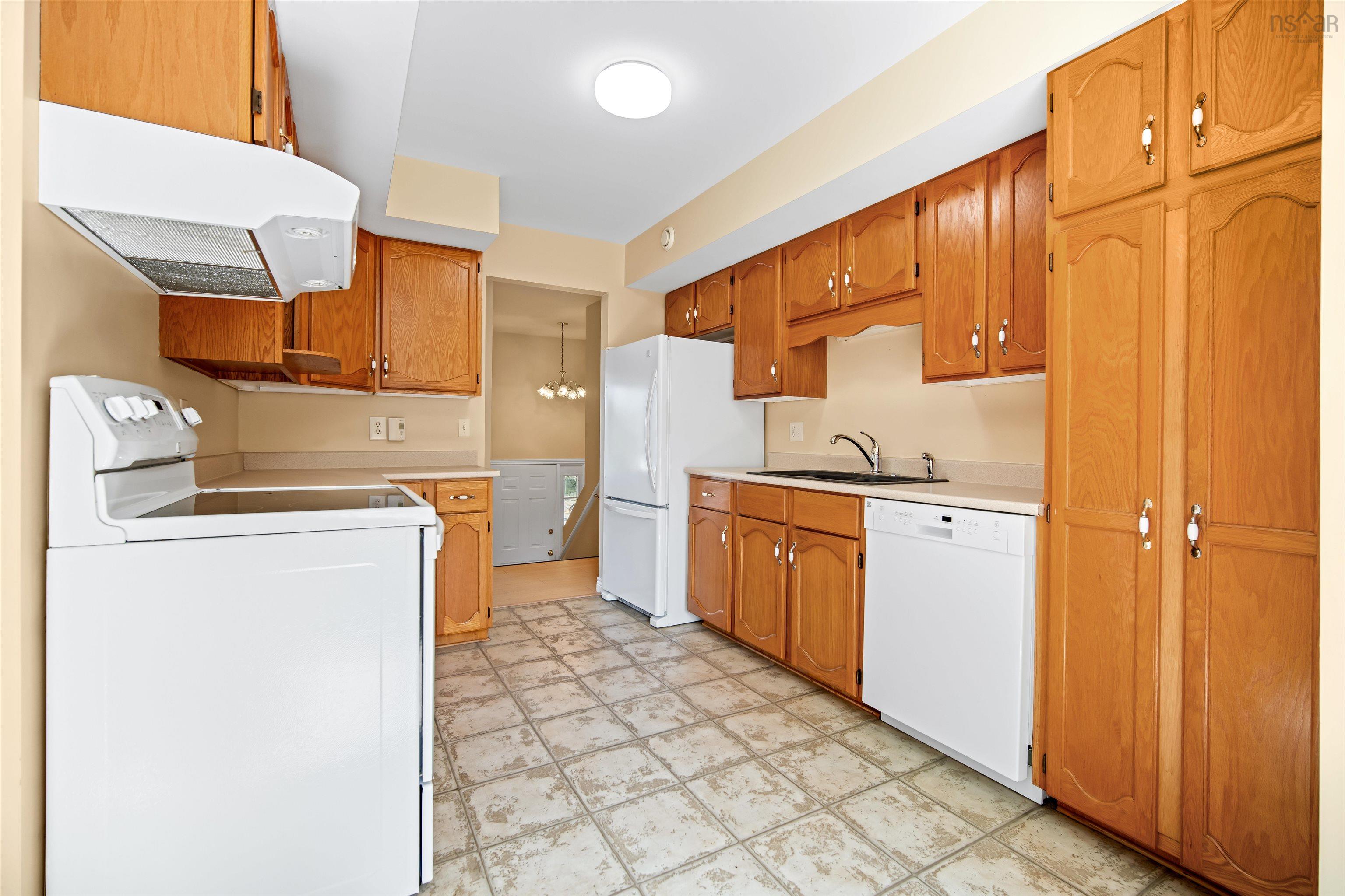 $549,900.00: 10 Joaquina Crt, Dartmouth