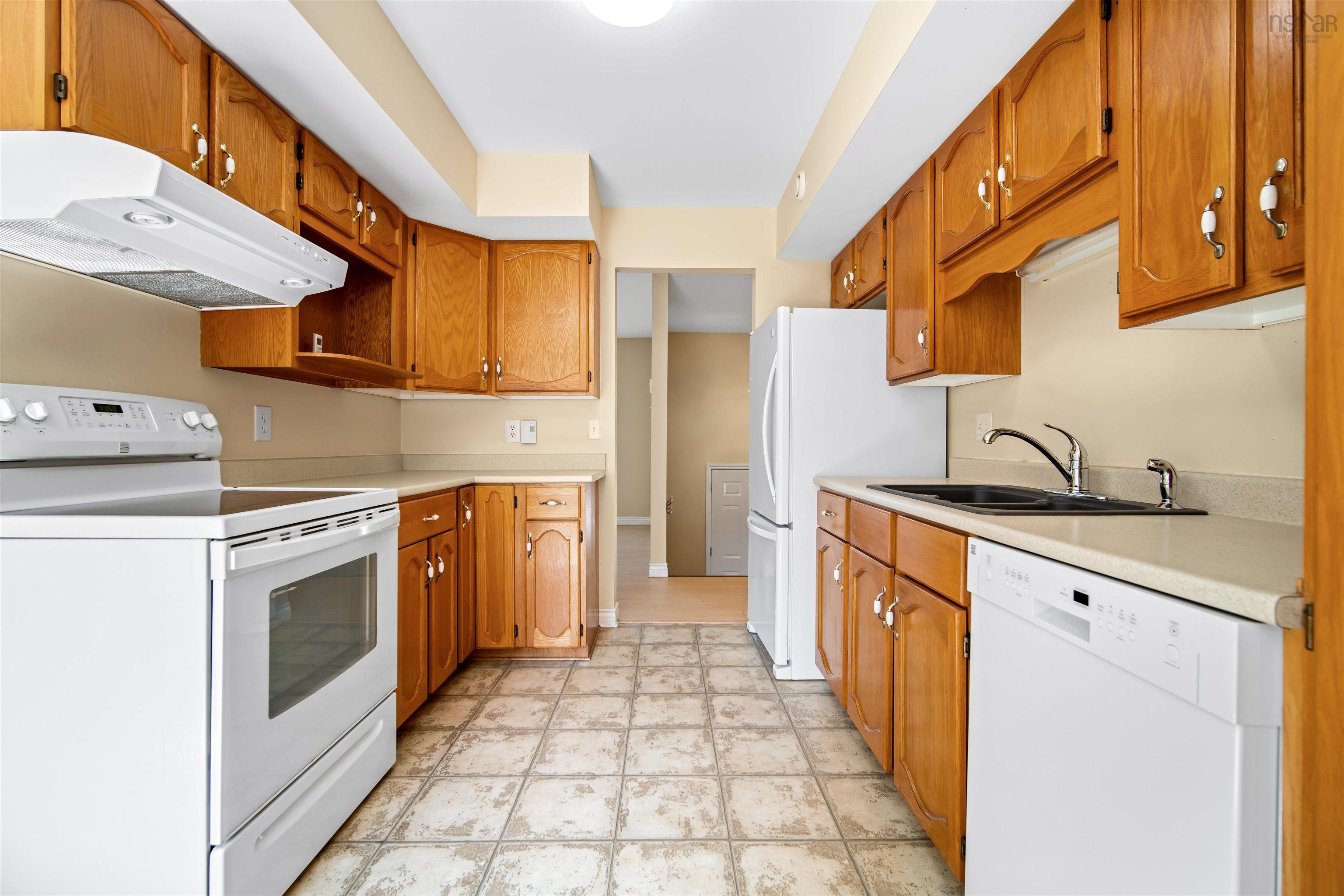 $549,900.00: 10 Joaquina Crt, Dartmouth