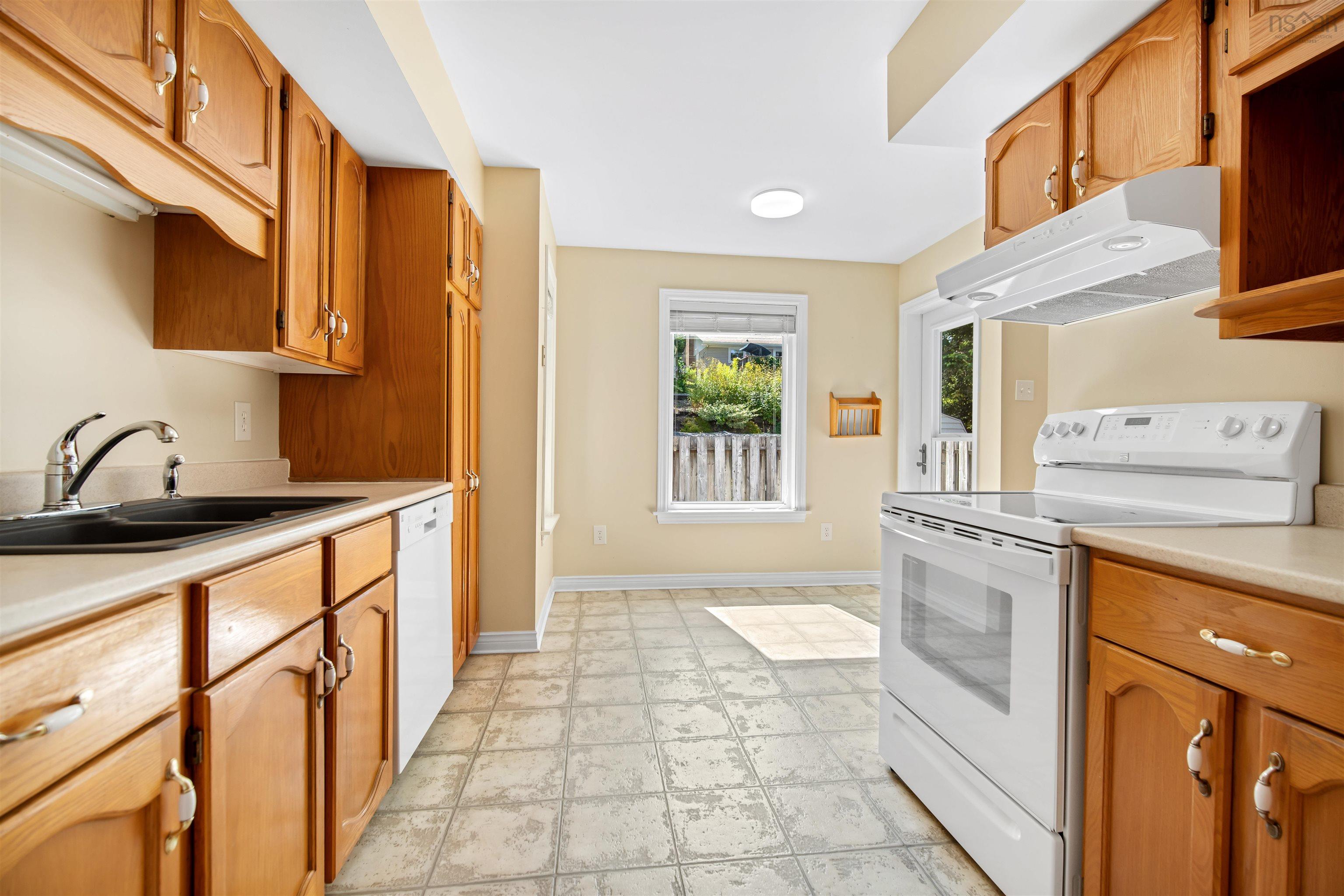 $549,900.00: 10 Joaquina Crt, Dartmouth