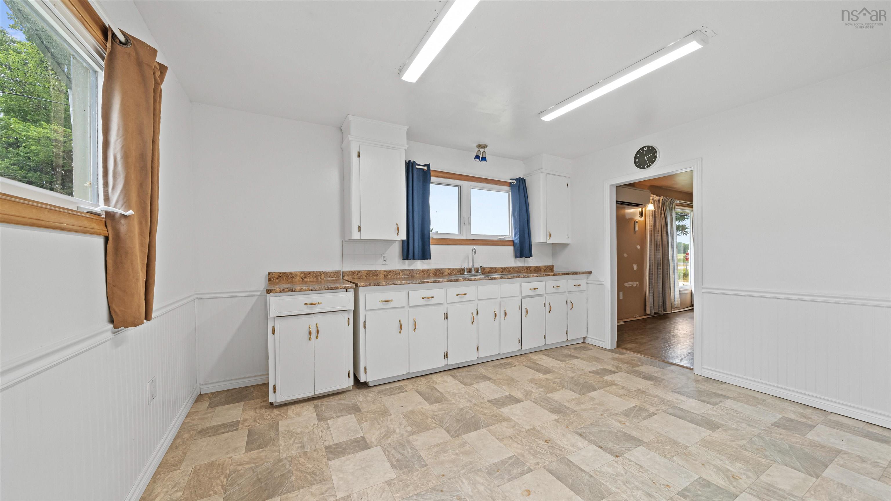 $195,000.00: 9347 14 Highway, Woodville