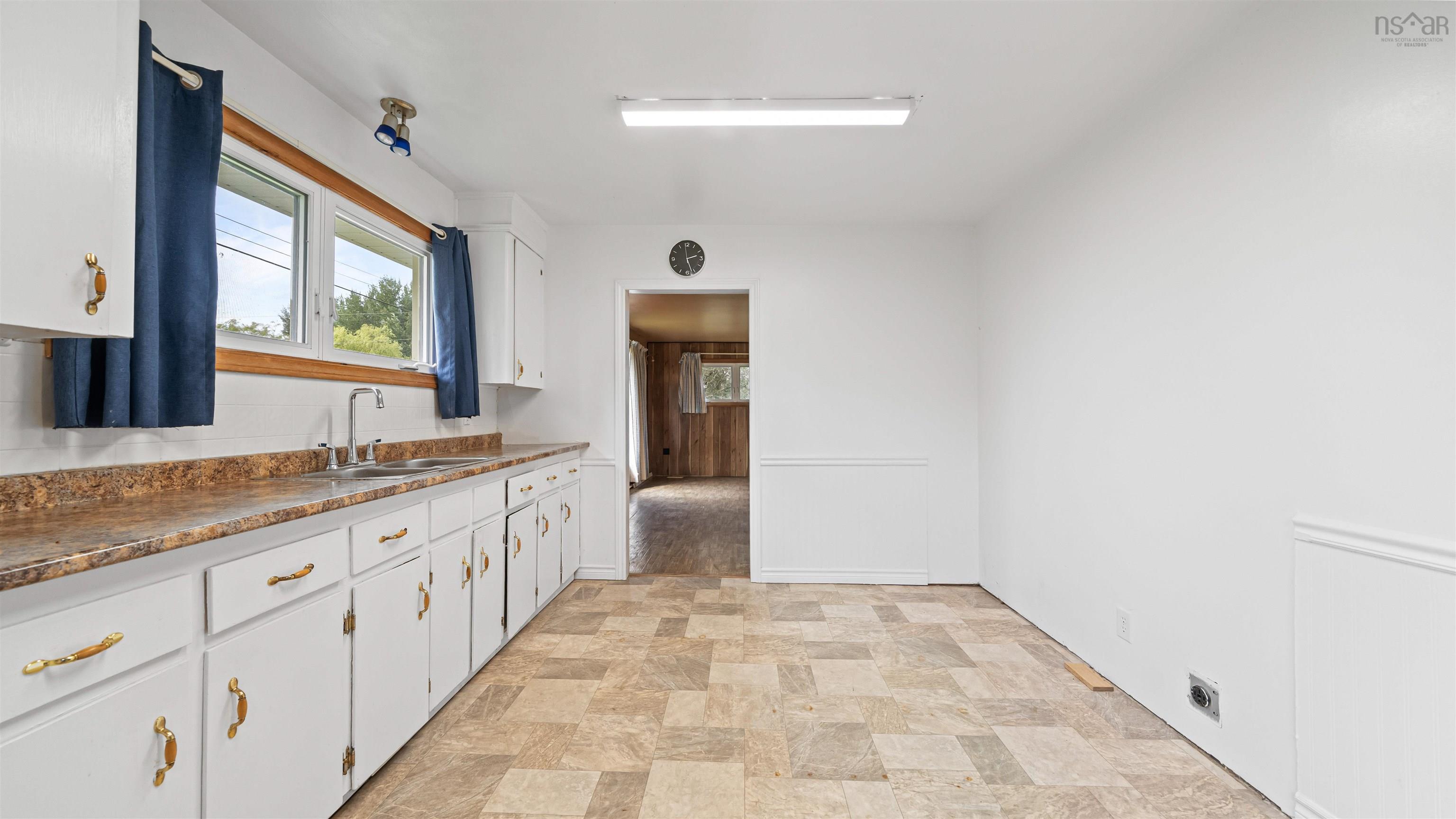 $195,000.00: 9347 14 Highway, Woodville