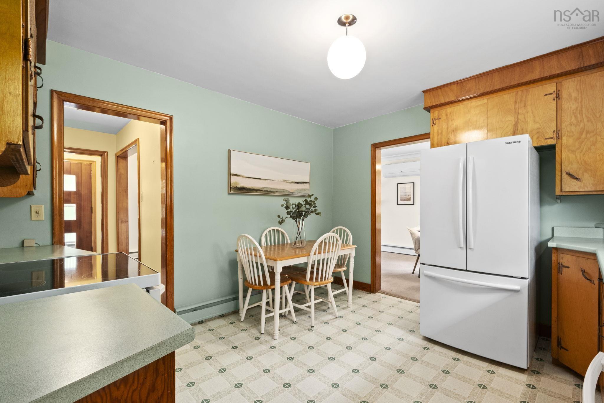 $649,000.00: 4 Broadholme Lane, Halifax