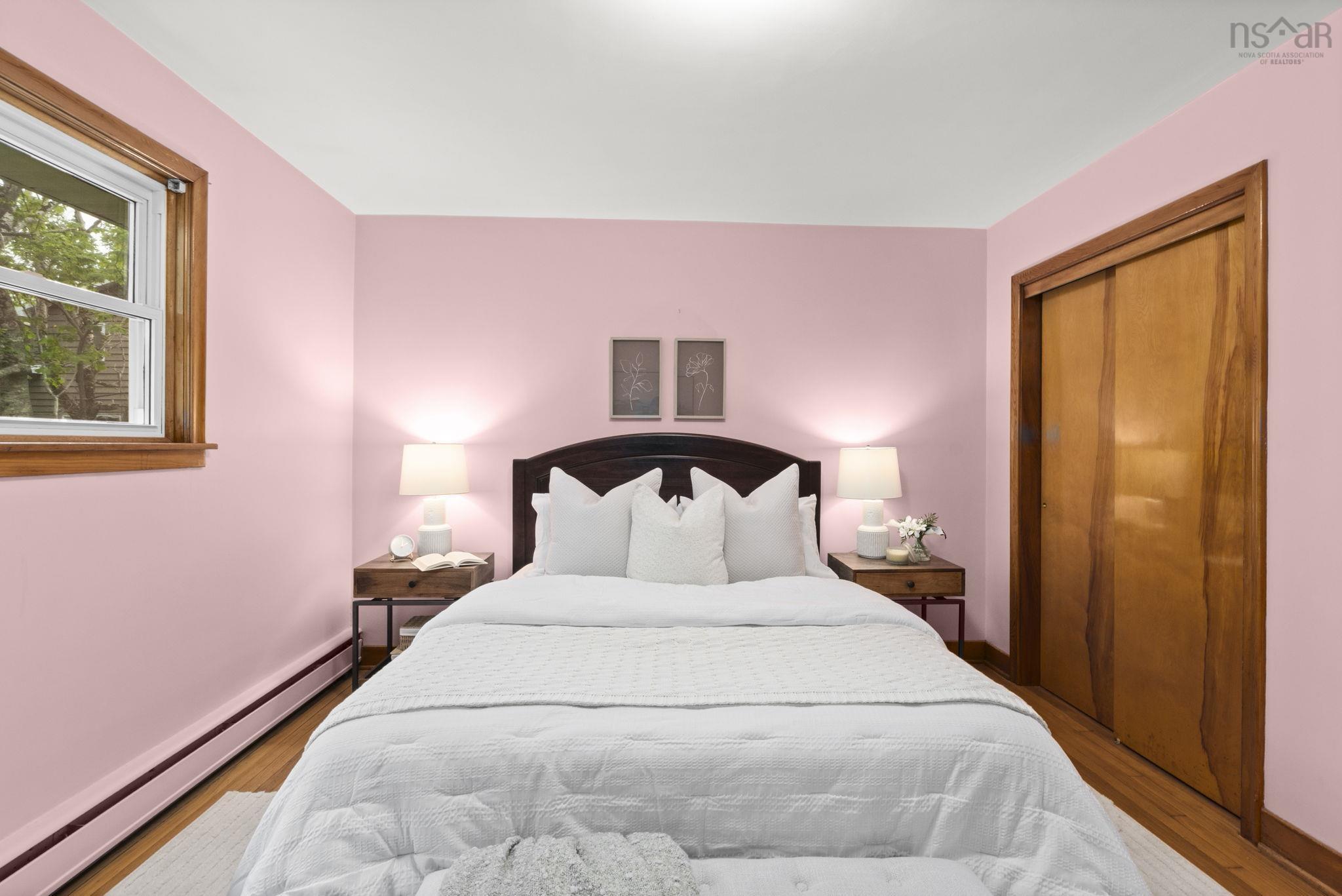 $649,000.00: 4 Broadholme Lane, Halifax