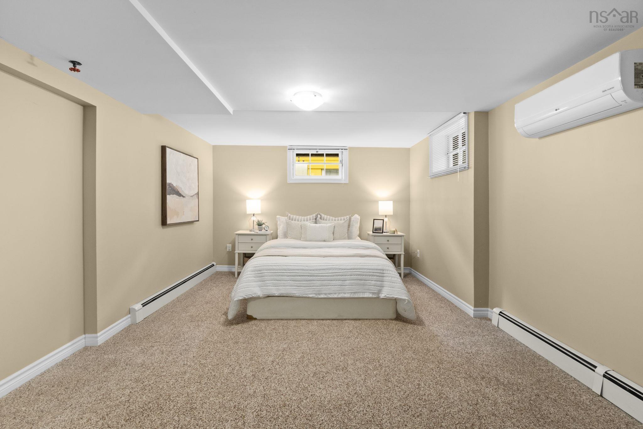 $649,000.00: 4 Broadholme Lane, Halifax