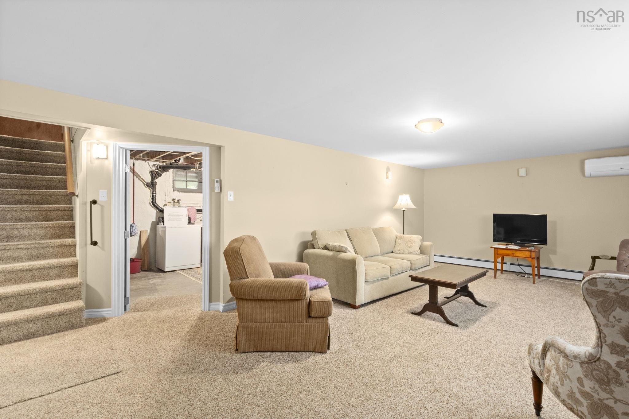 $649,000.00: 4 Broadholme Lane, Halifax