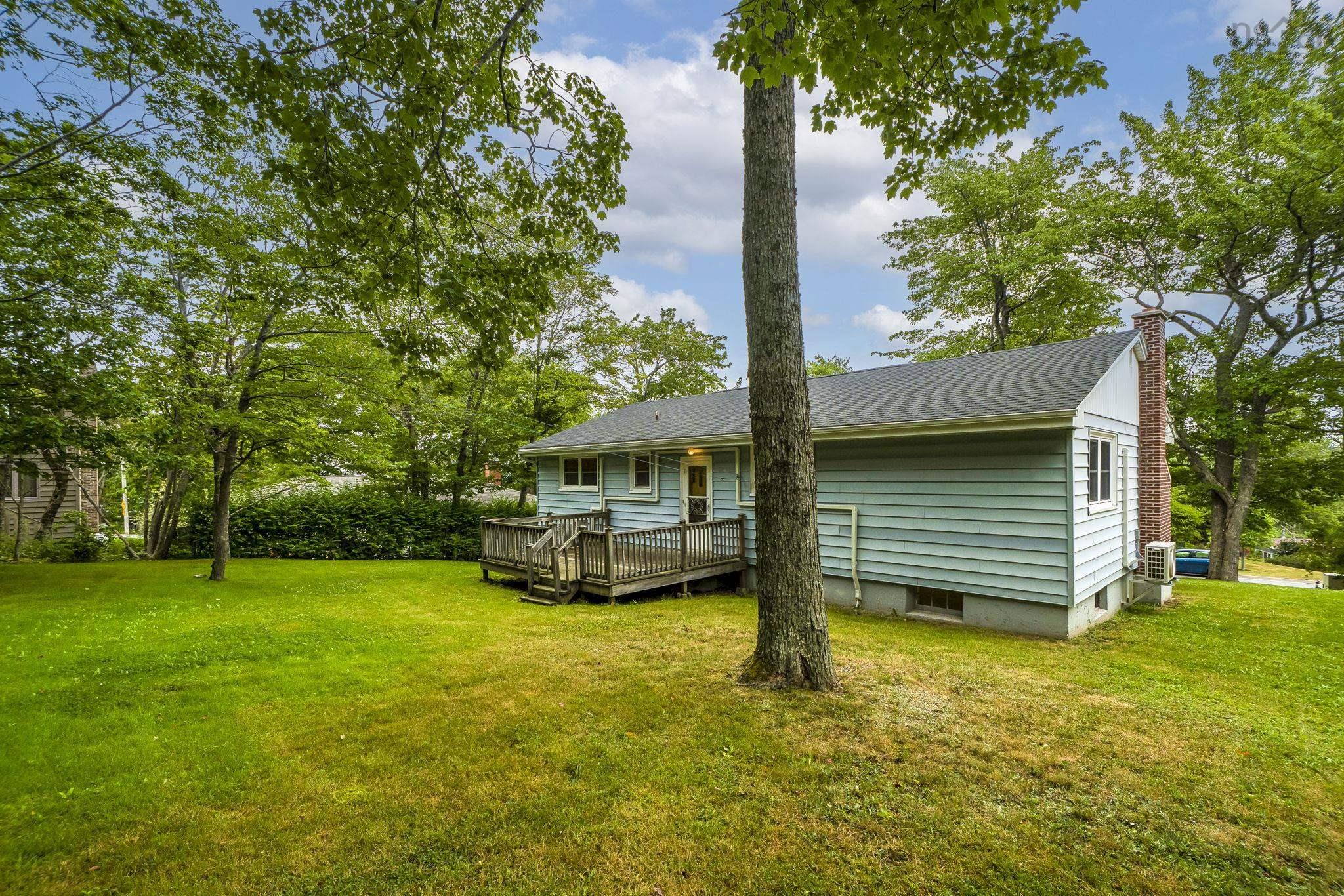 $649,000.00: 4 Broadholme Lane, Halifax