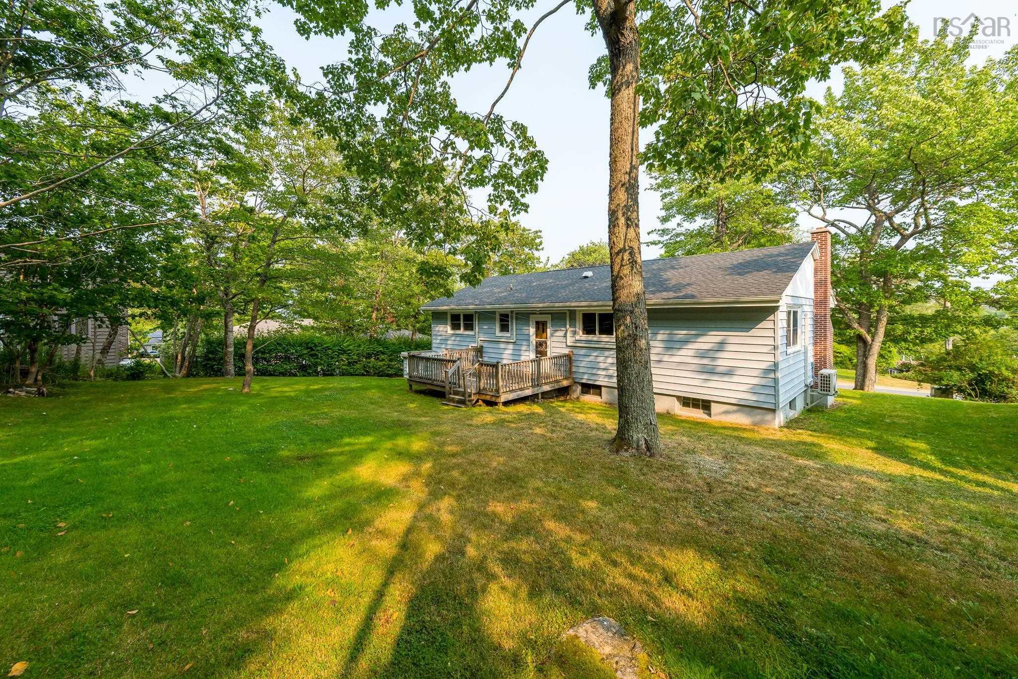 $649,000.00: 4 Broadholme Lane, Halifax