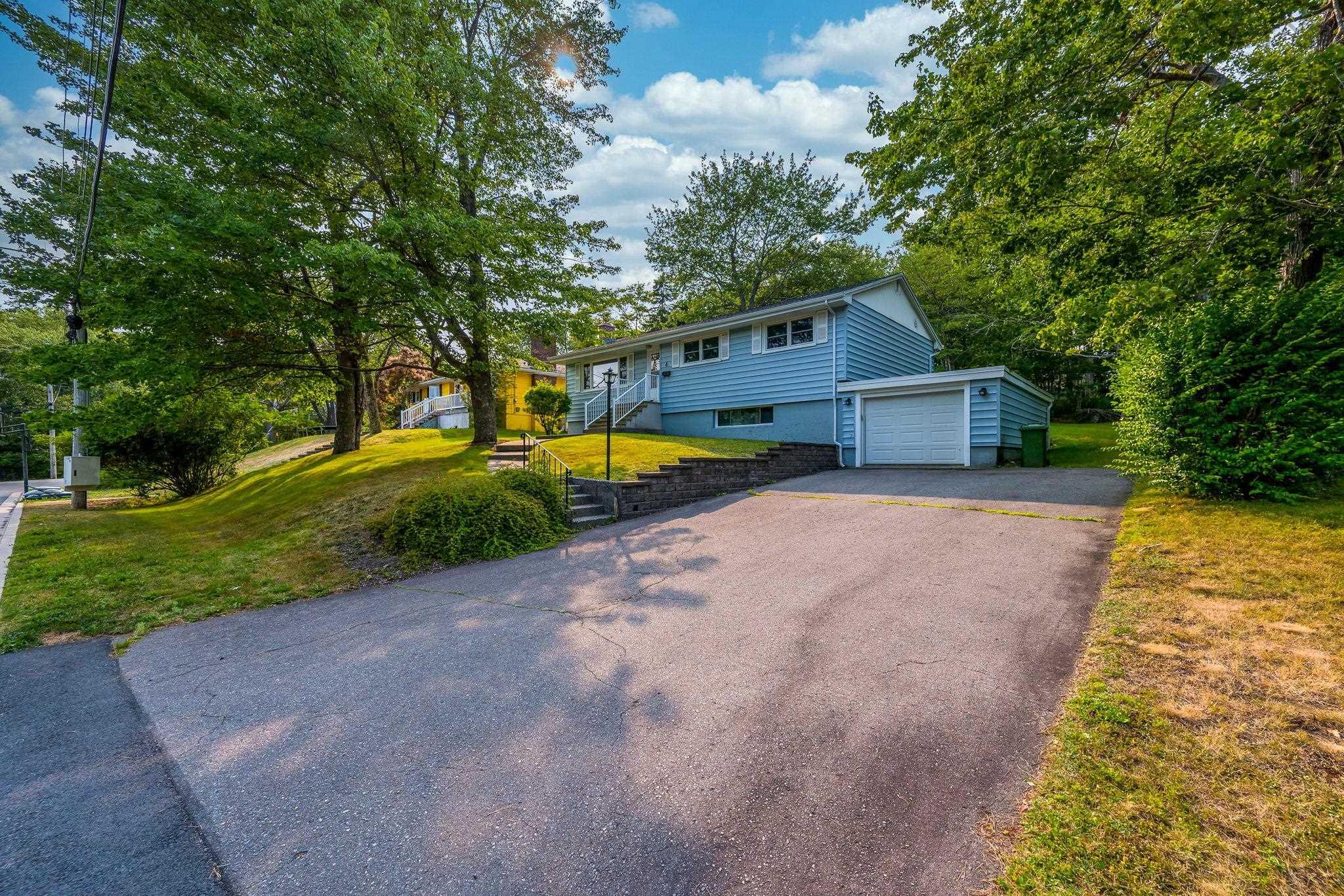 $649,000.00: 4 Broadholme Lane, Halifax