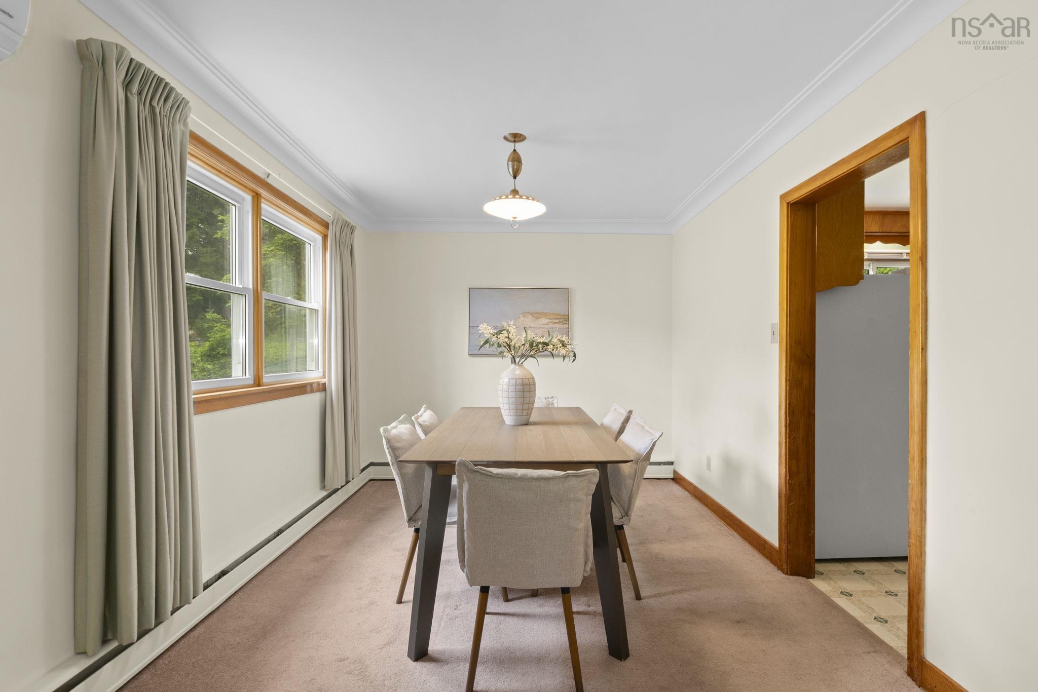 $649,000.00: 4 Broadholme Lane, Halifax