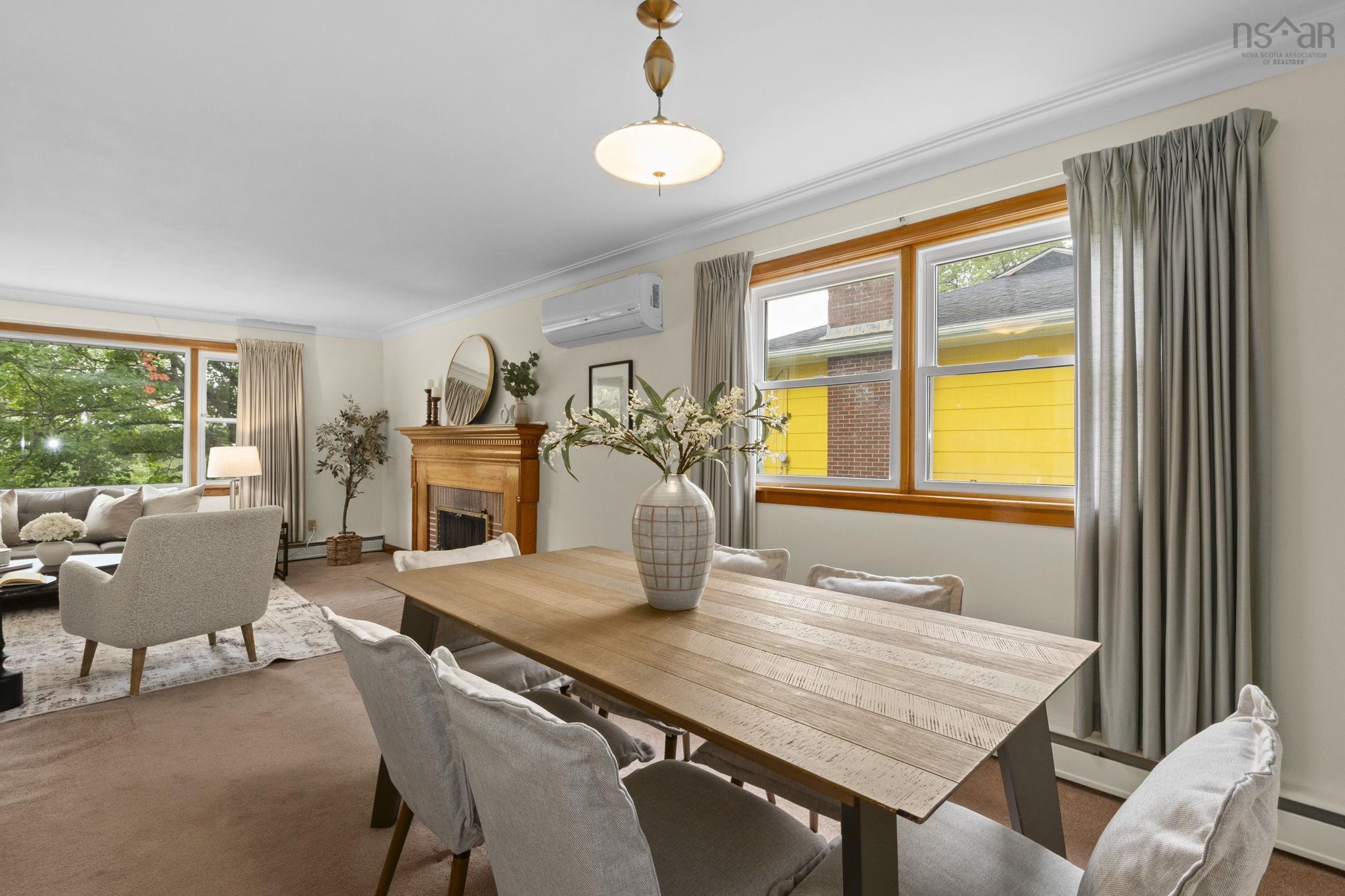 $649,000.00: 4 Broadholme Lane, Halifax