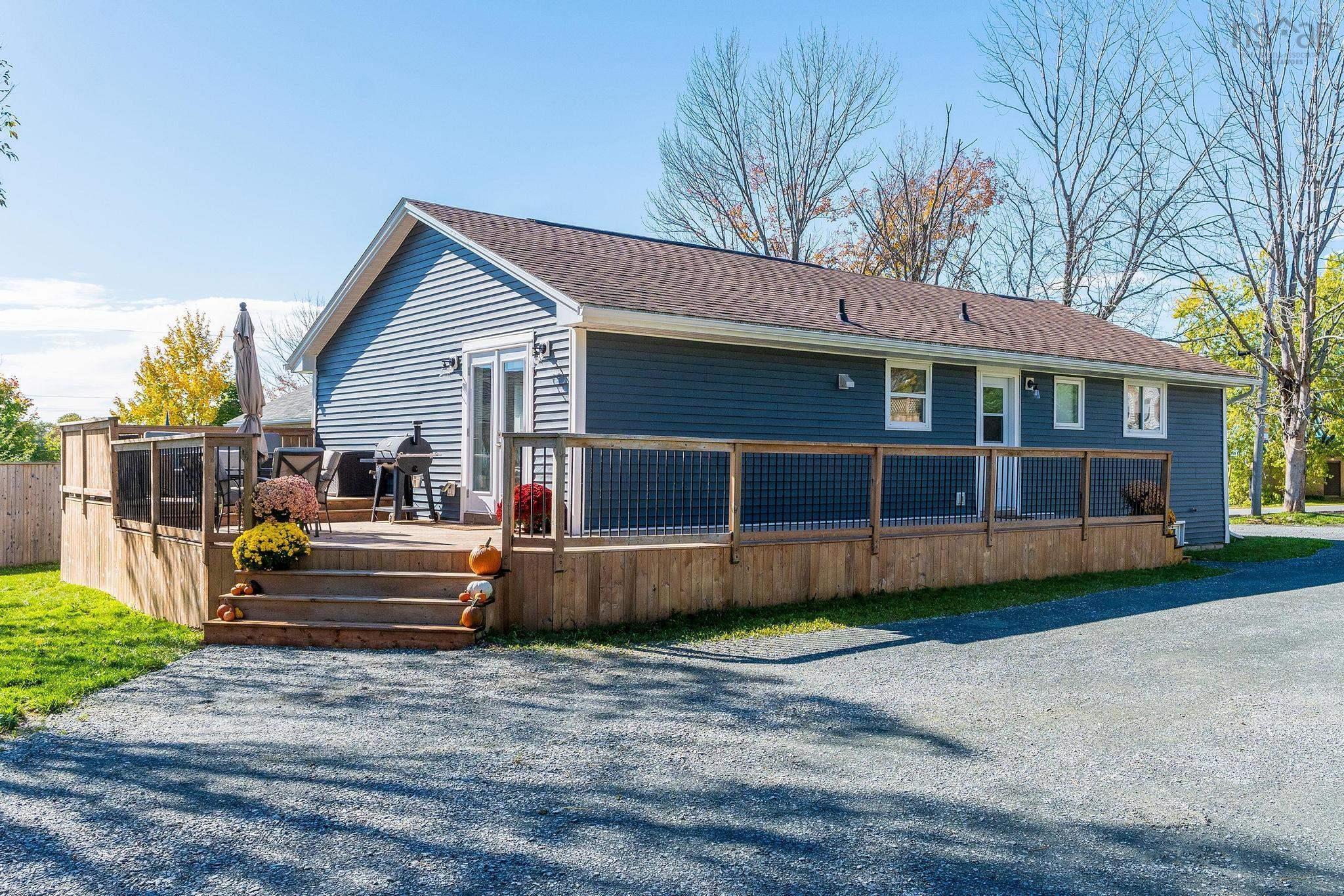 5 Beaver Bank Road, Lower Sackville, NS (MLS® 202519735)