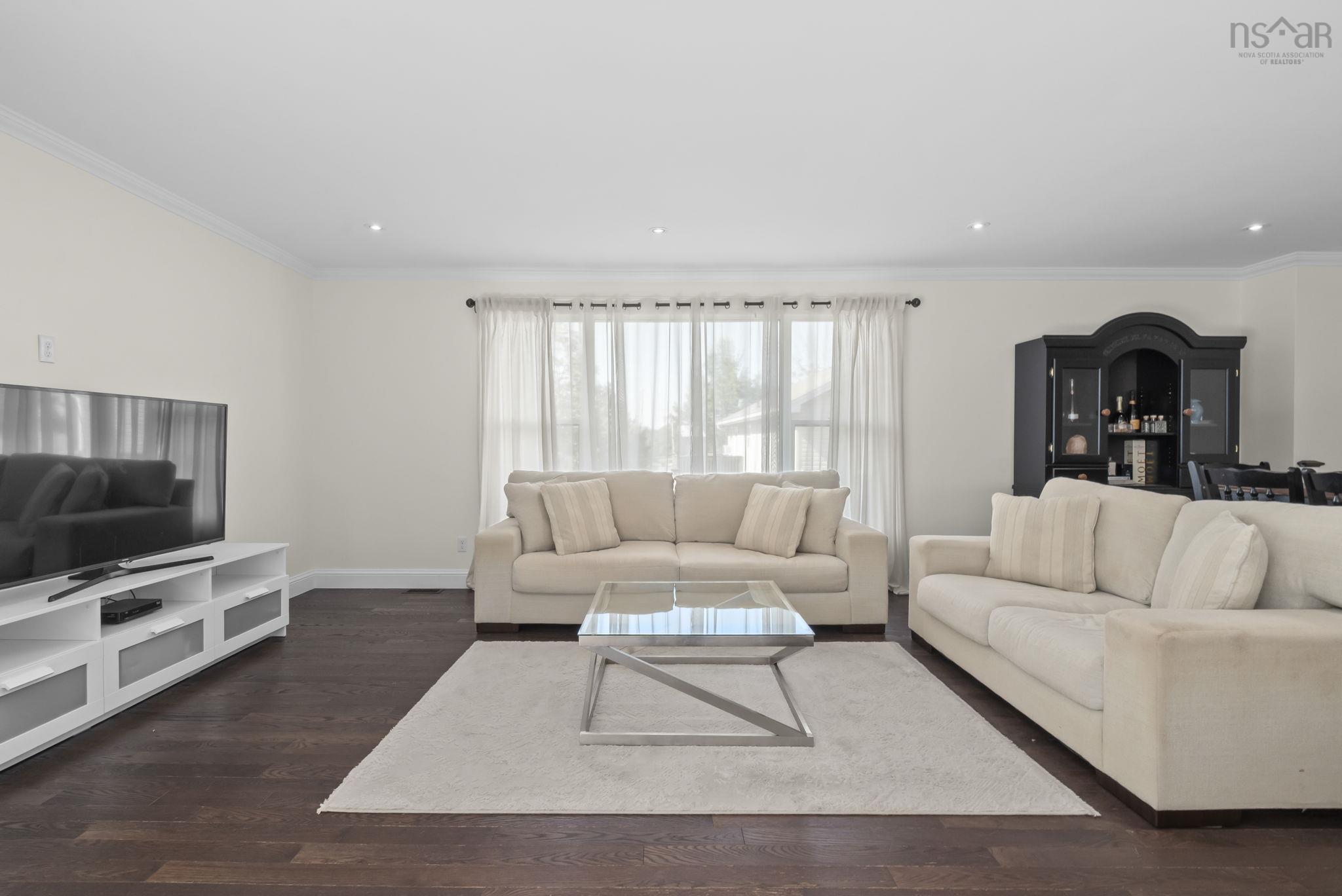 $574,900.00: 5 Beaver Bank Road, Lower Sackville