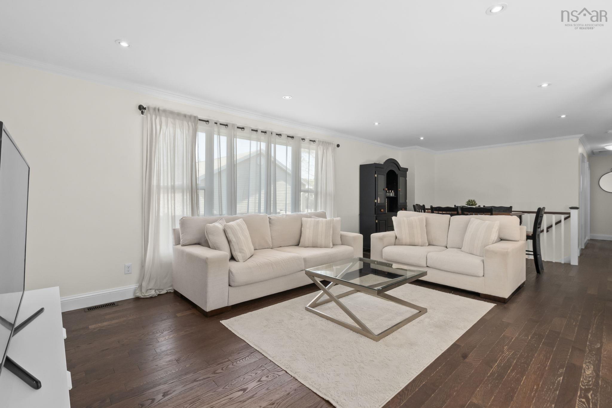 $574,900.00: 5 Beaver Bank Road, Lower Sackville