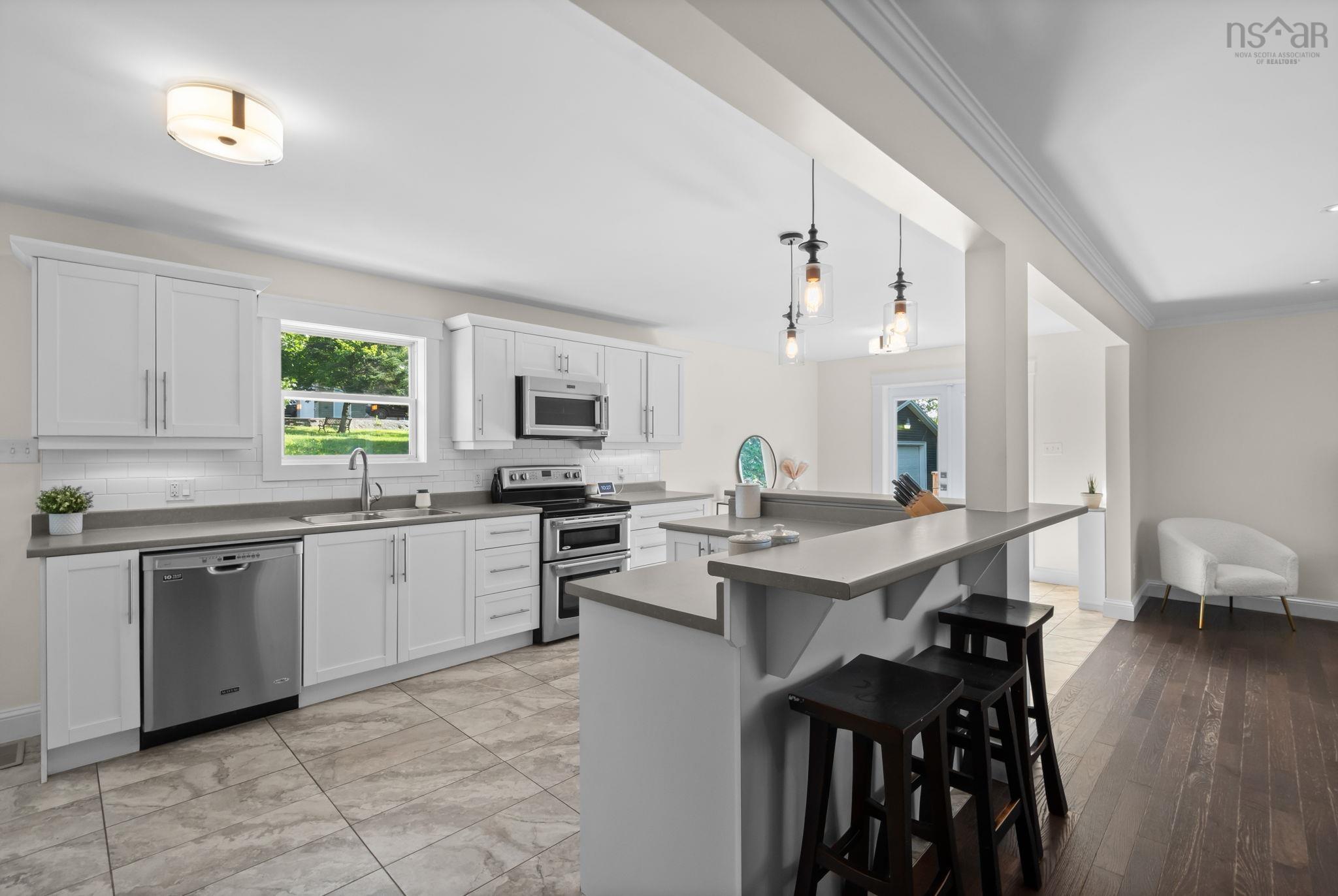 $574,900.00: 5 Beaver Bank Road, Lower Sackville