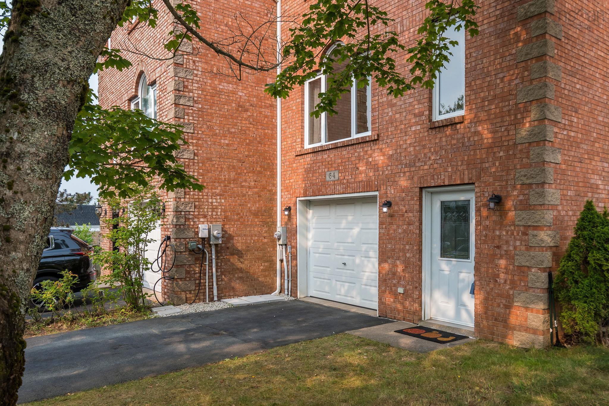 $499,900.00: 64 Brookshire Court, Bedford