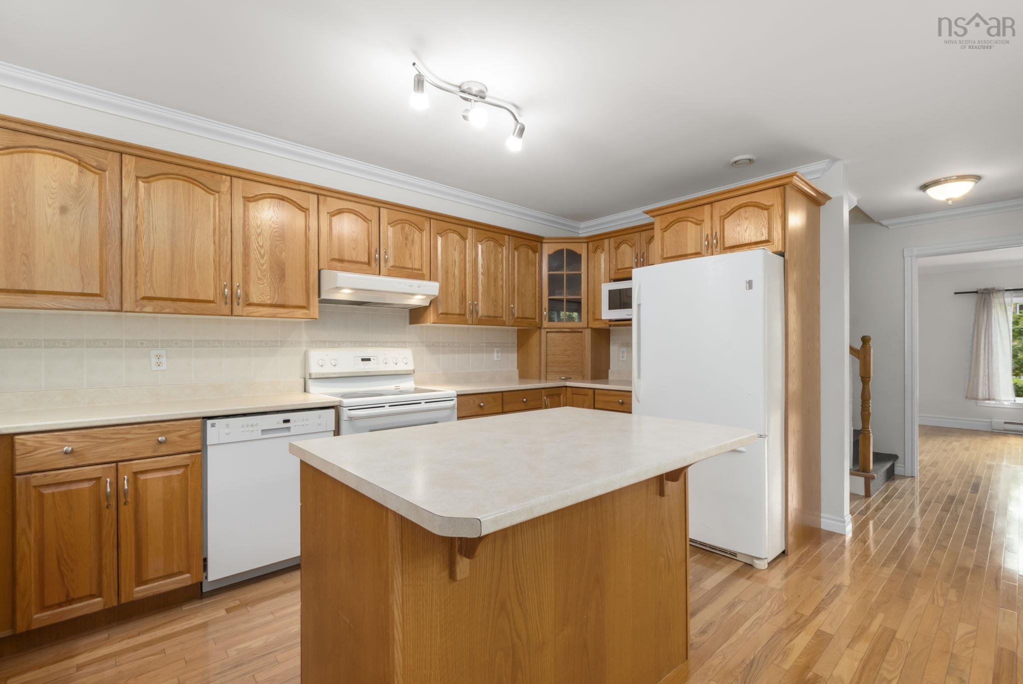 $499,900.00: 64 Brookshire Court, Bedford