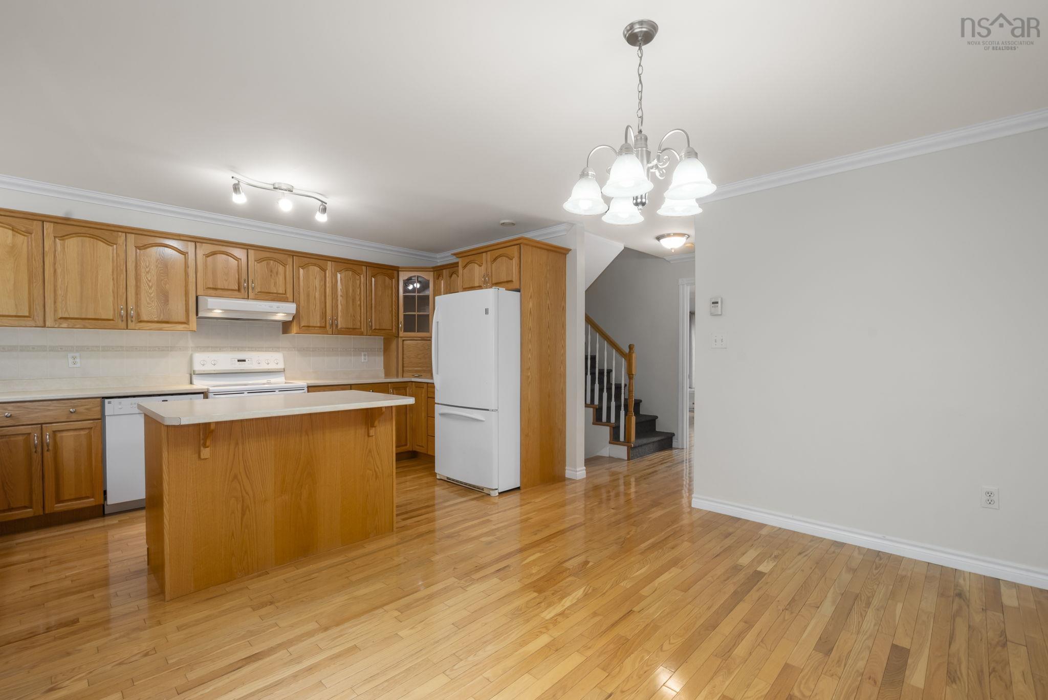 $499,900.00: 64 Brookshire Court, Bedford