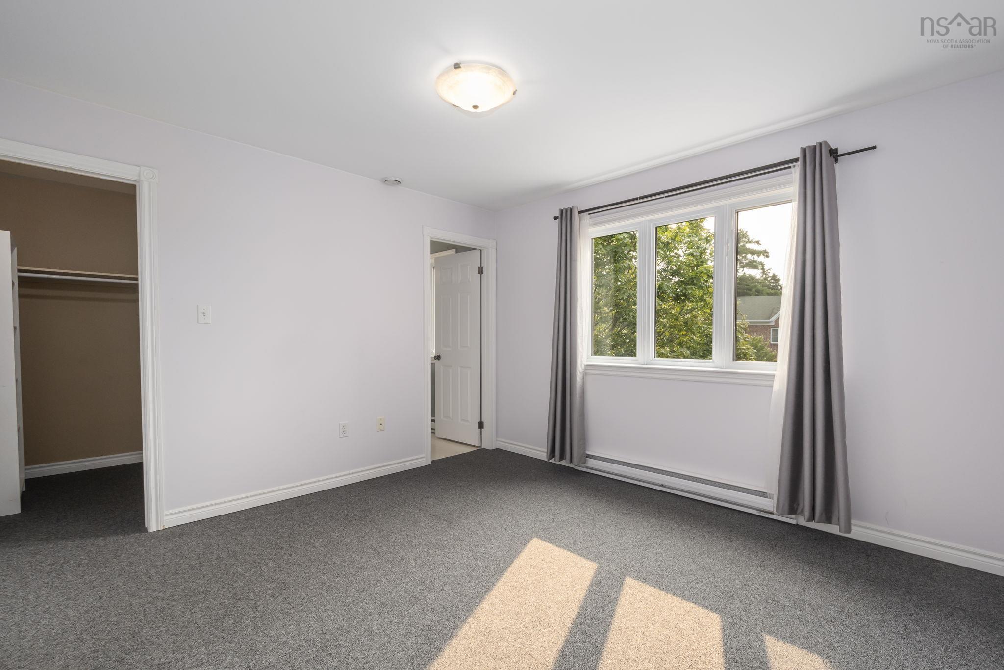 $499,900.00: 64 Brookshire Court, Bedford