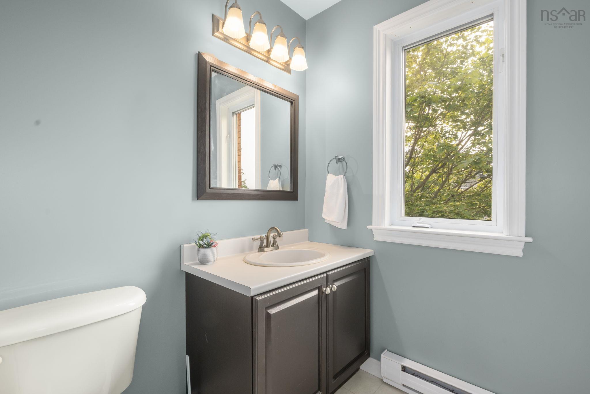 $499,900.00: 64 Brookshire Court, Bedford