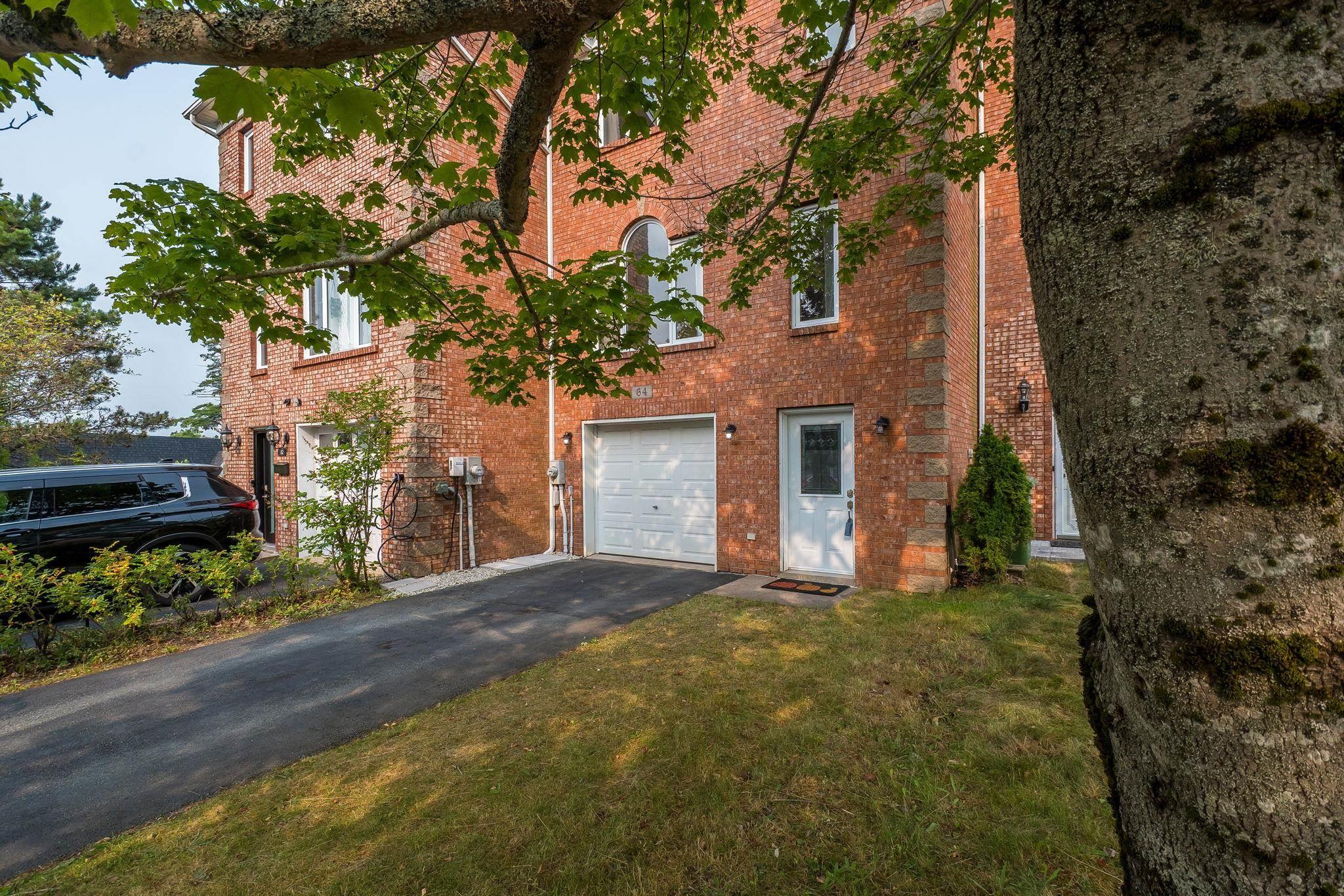 $499,900.00: 64 Brookshire Court, Bedford